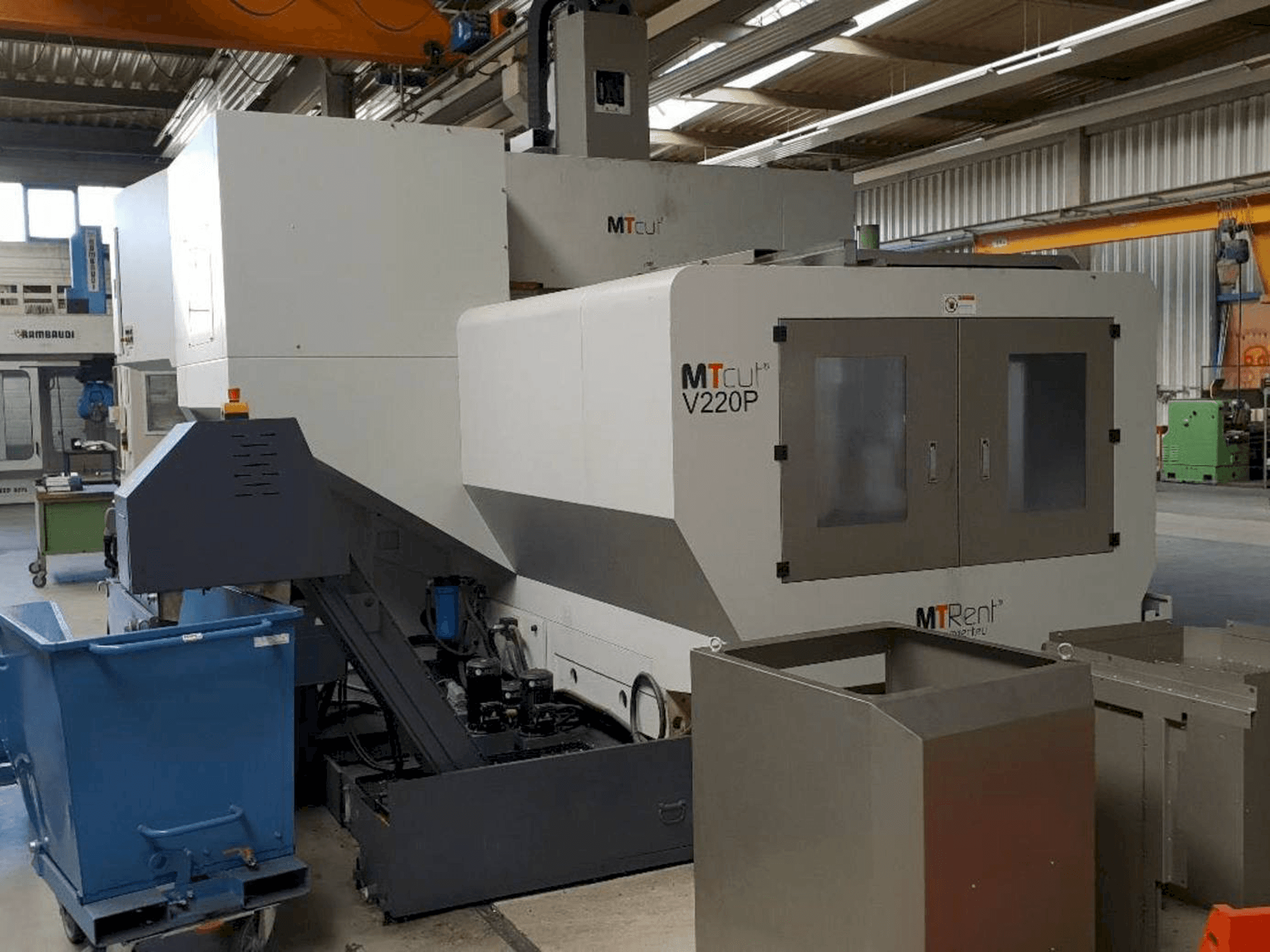 Čelní pohled na MTcut V220P stroj