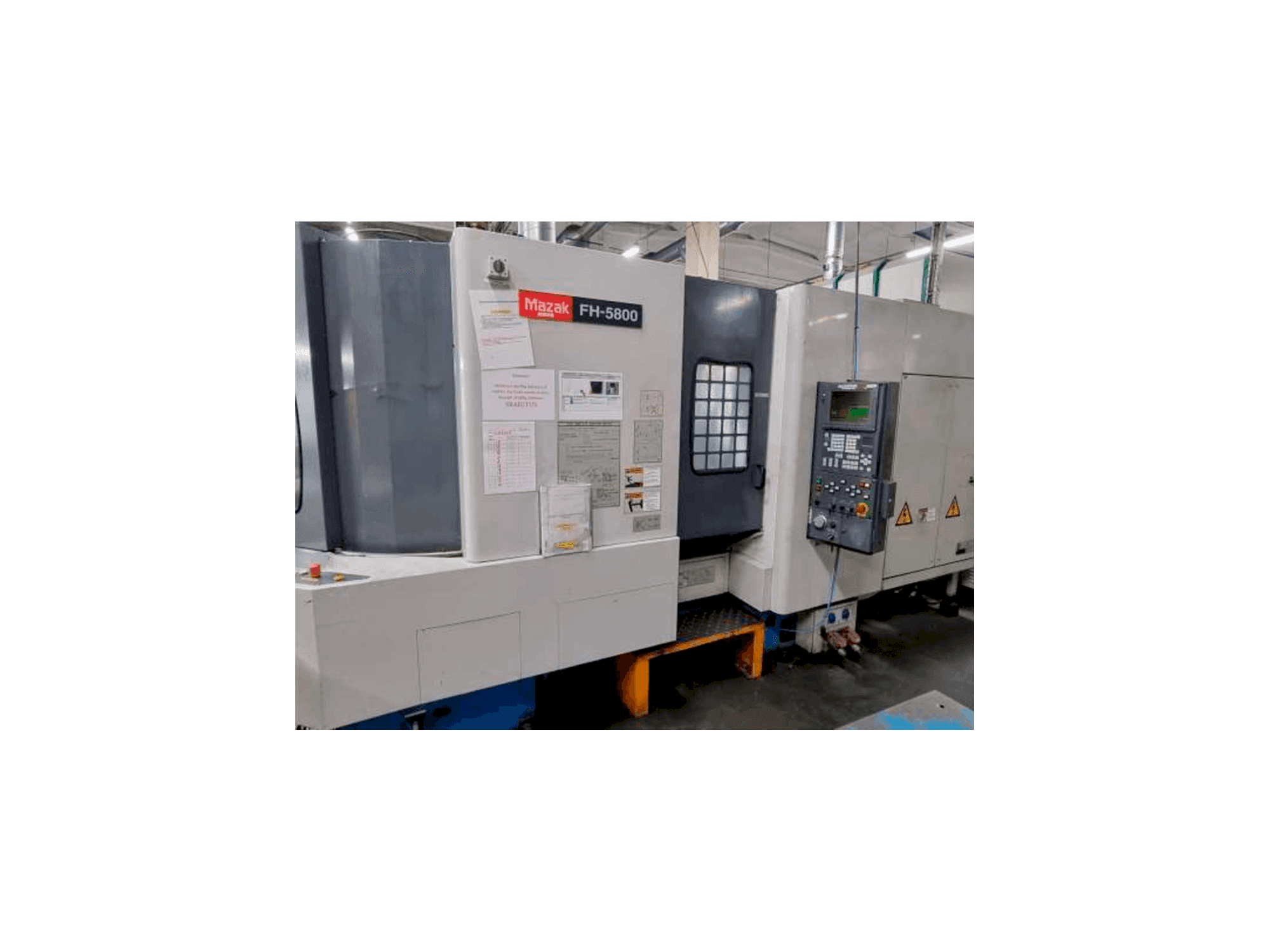 Čelní pohled na Mazak FH 5800 stroj