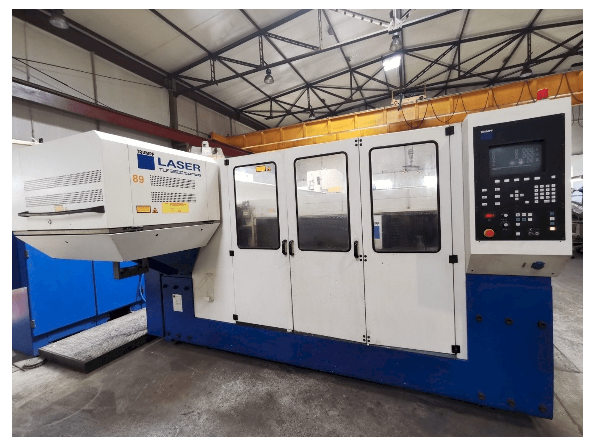 Čelní pohled na Trumpf Trumatic L 4030 stroj