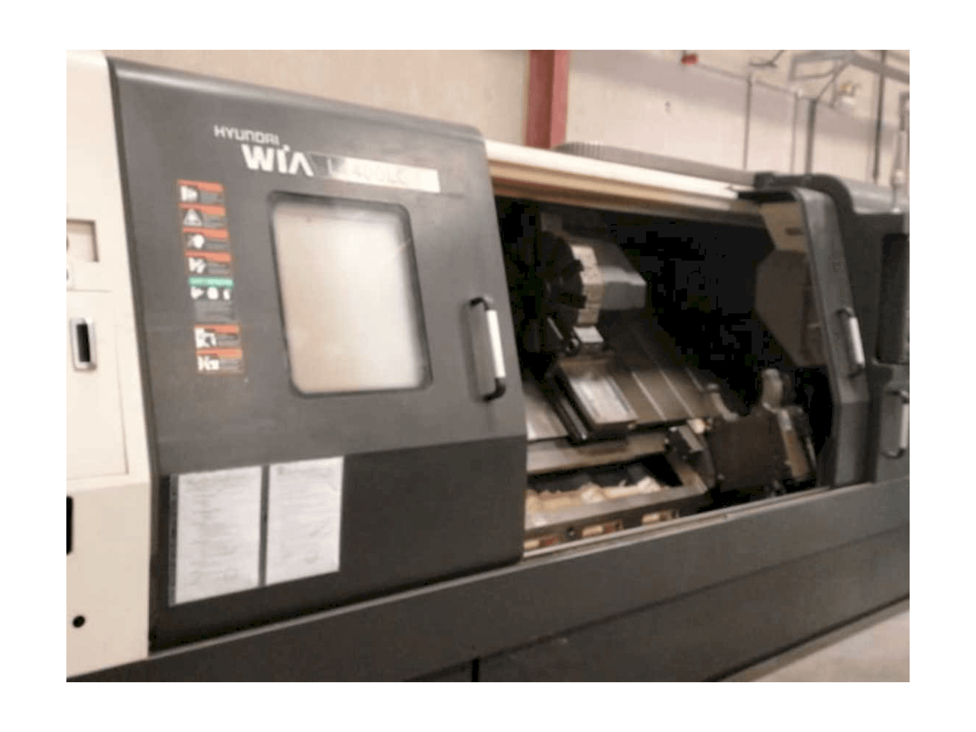 Čelní pohled na Hyundai Wia L400LC stroj