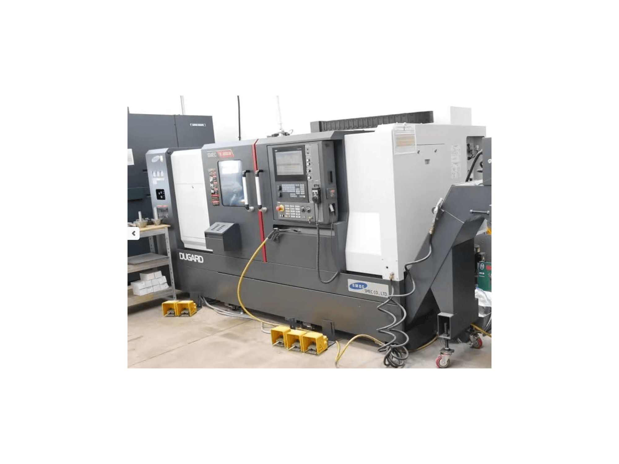 Čelní pohled na SMEC SL3000LM stroj