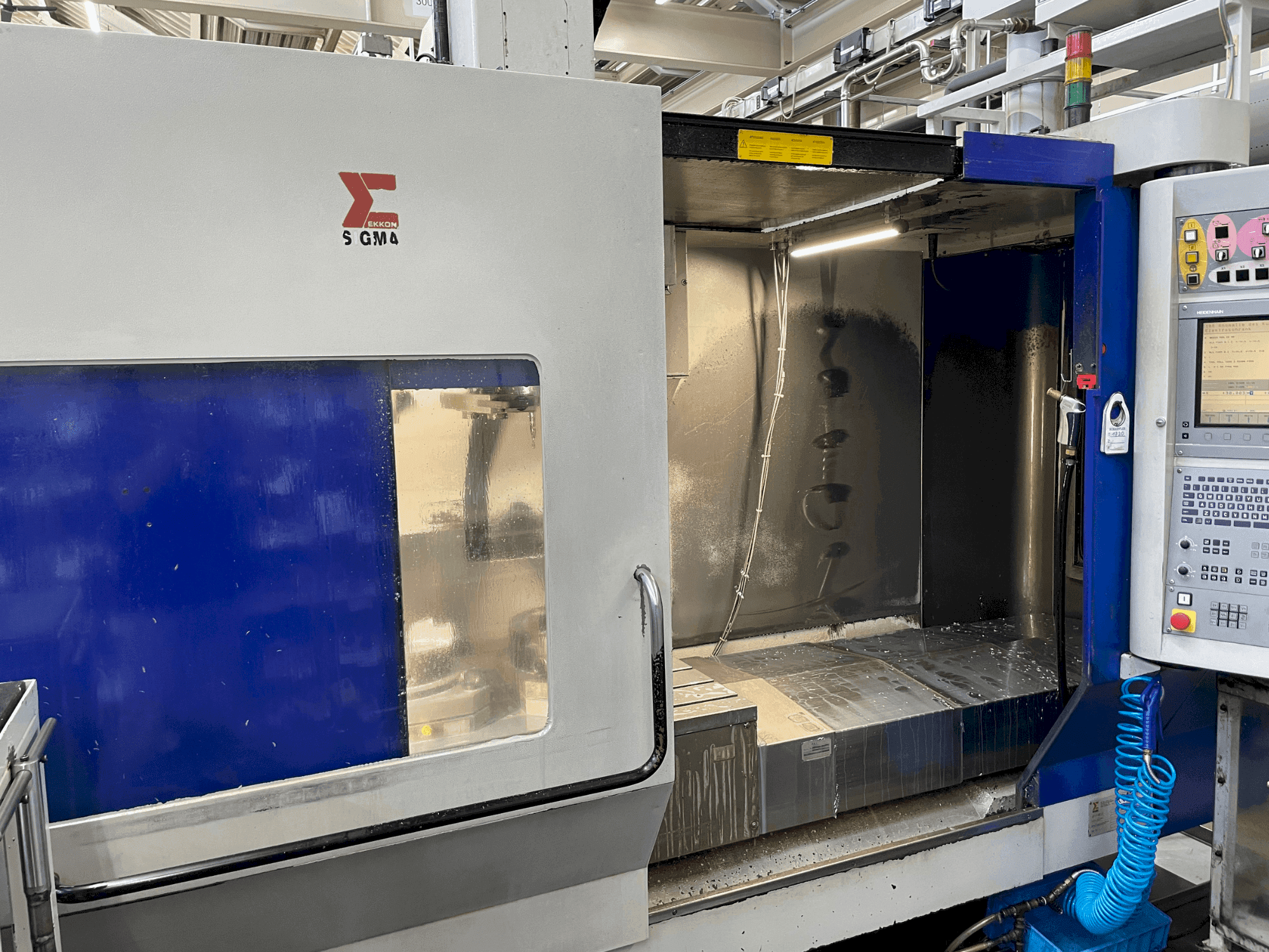 Čelní pohled na Sigma Leader 6 stroj