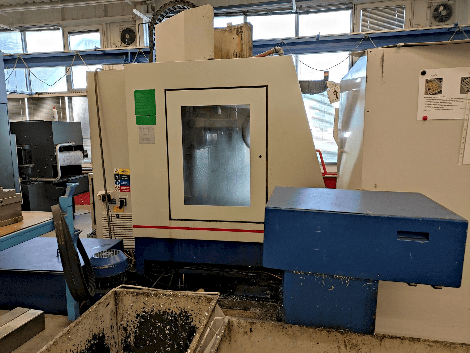 Čelní pohled na ZPS MCFV 1260 NT stroj