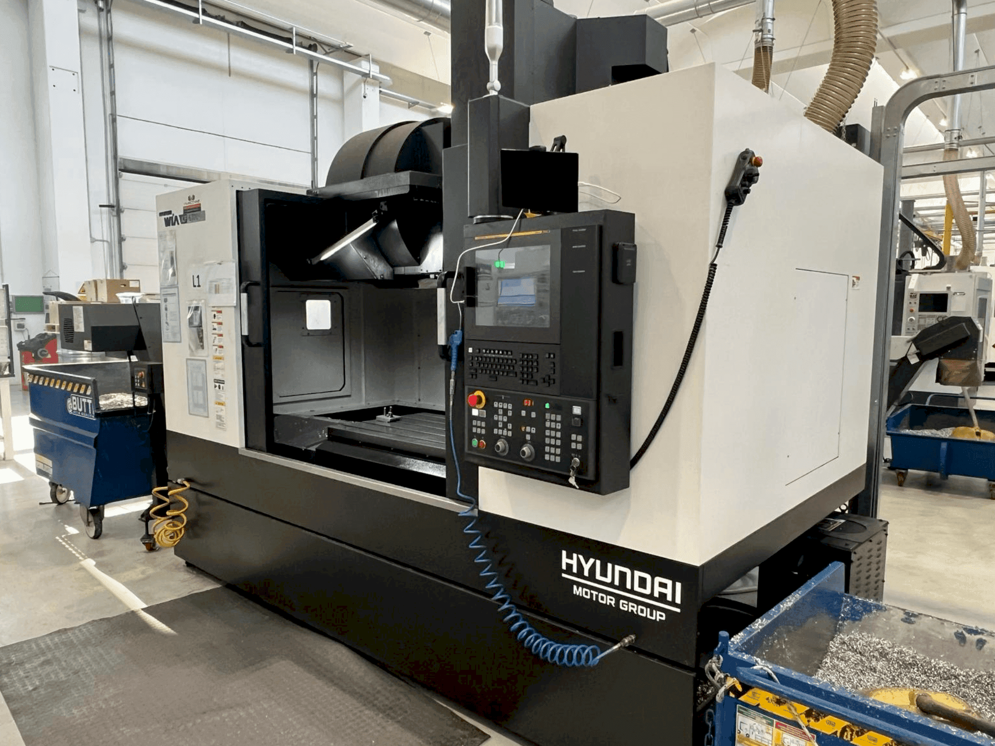 Čelní pohled na Hyundai KF6700II stroj