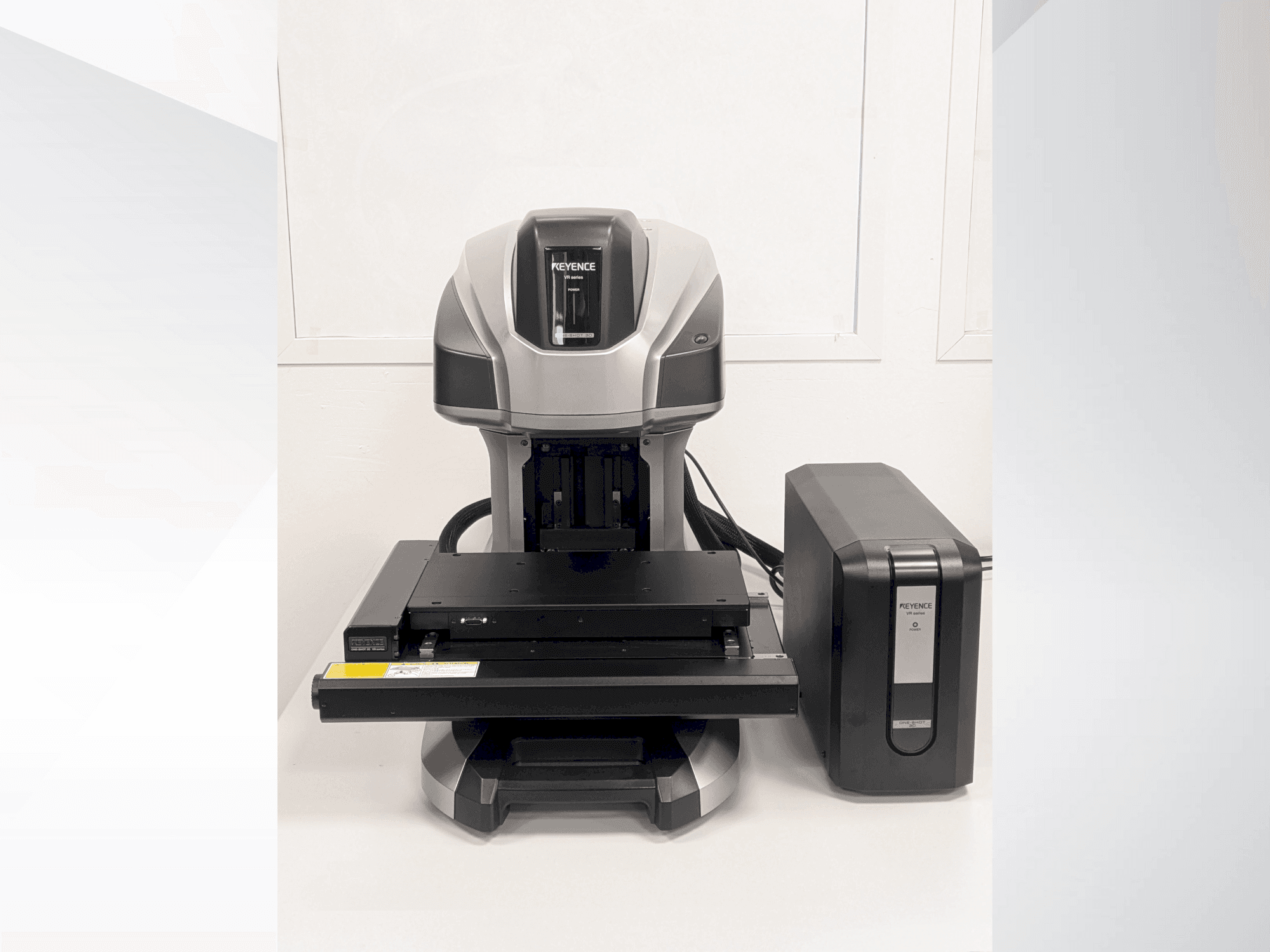 Čelní pohled na KEYENCE VR-6200 stroj