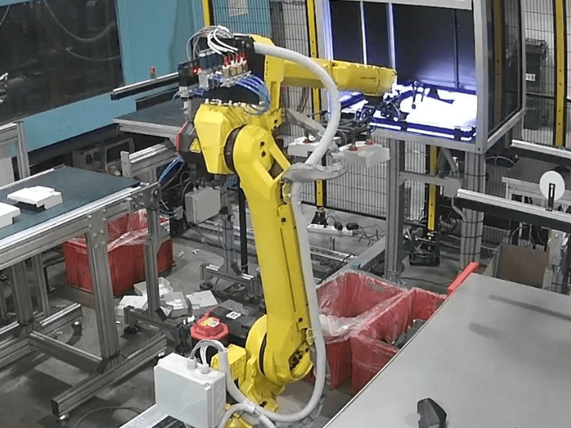 Čelní pohled na FANUC M20iA12L stroj
