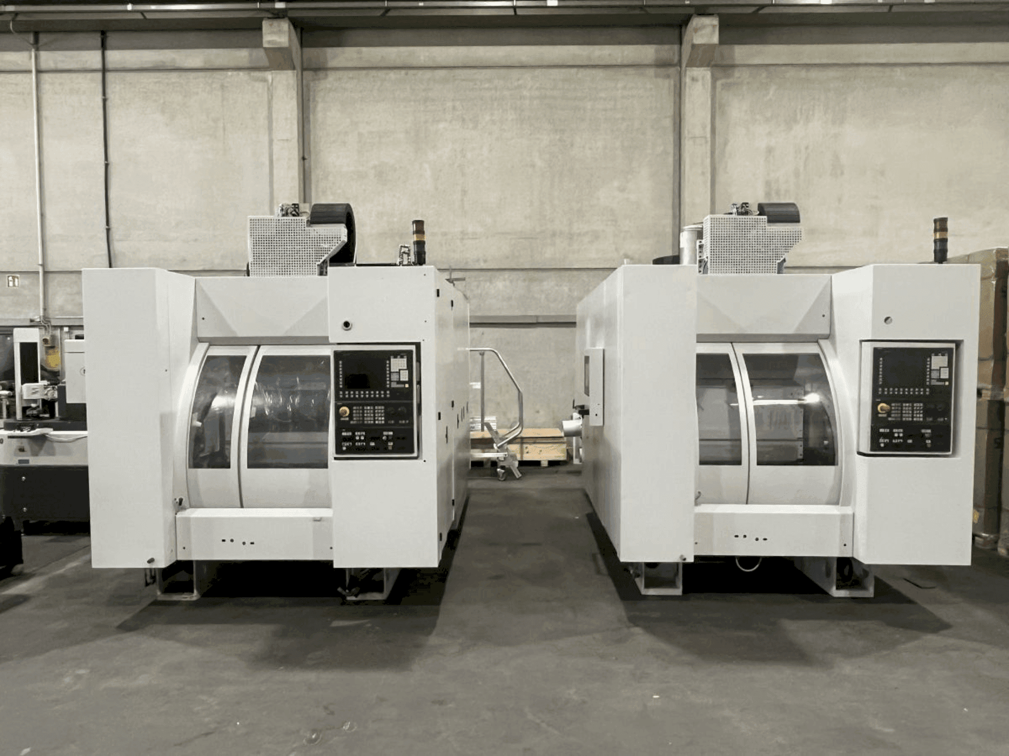 Čelní pohled na SW BAS 03-22 stroj