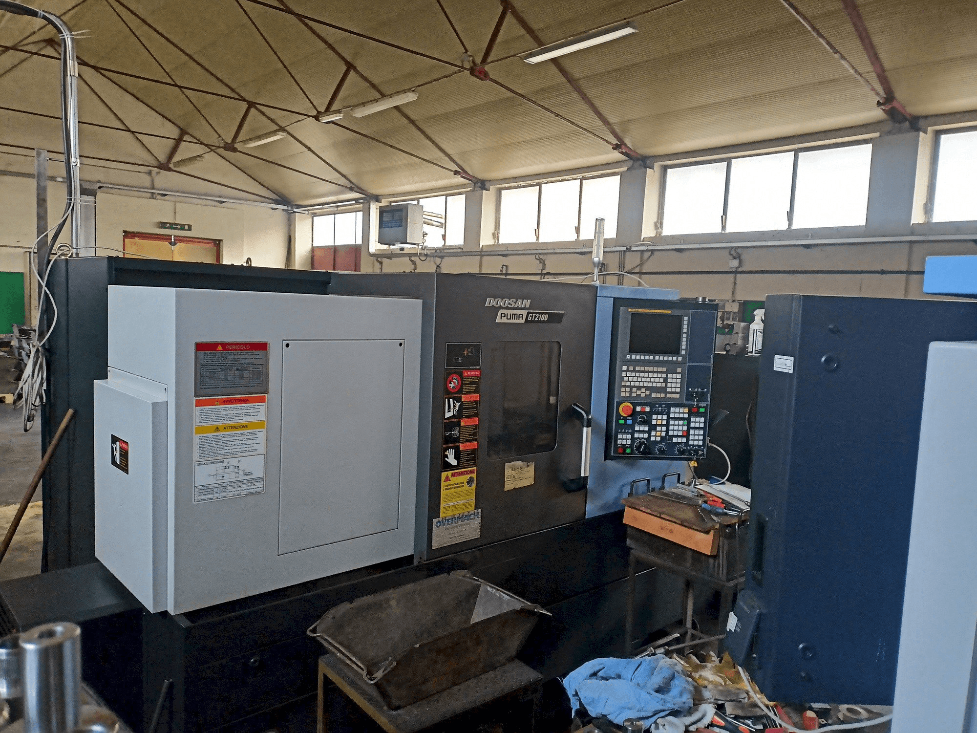 Čelní pohled na DOOSAN Puma GT2100 stroj