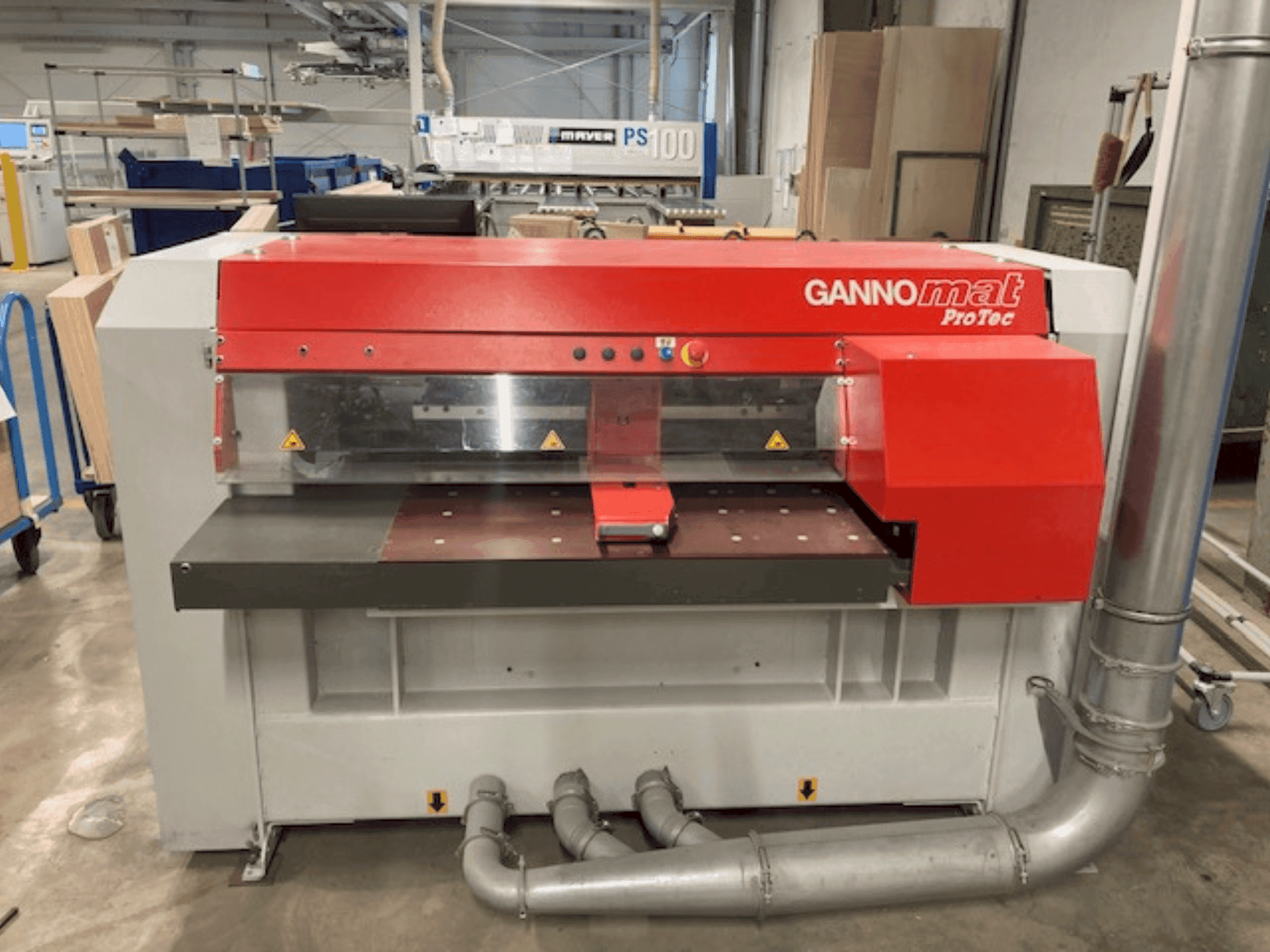 Čelní pohled na GANNOMAT ProTec 571 stroj