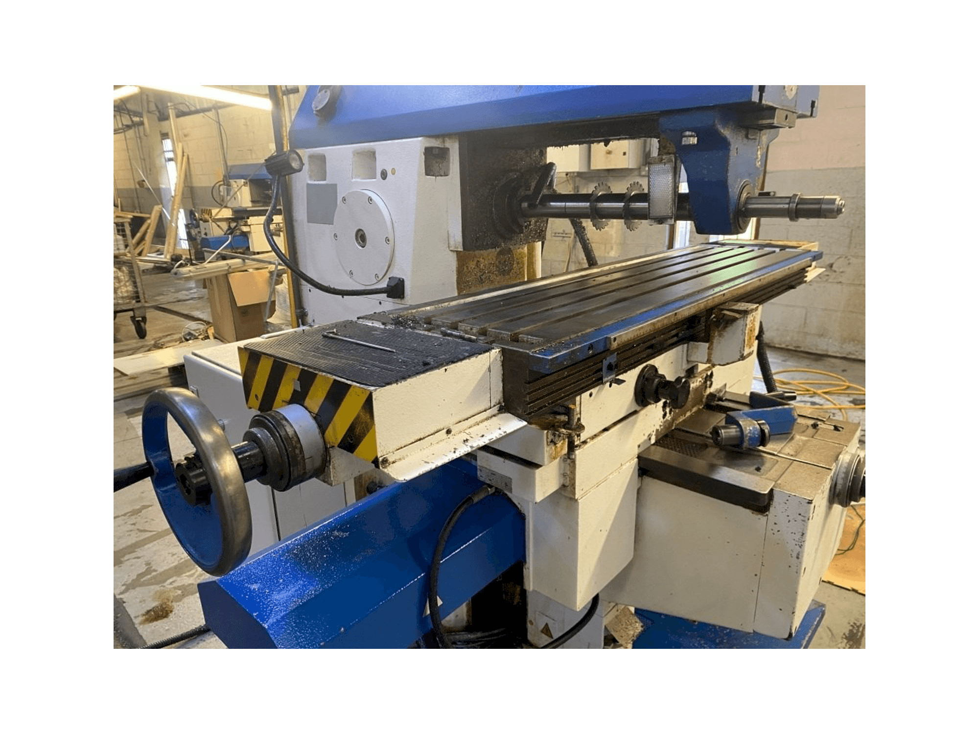 Čelní pohled na TOS Olomouc FGU 32 stroj