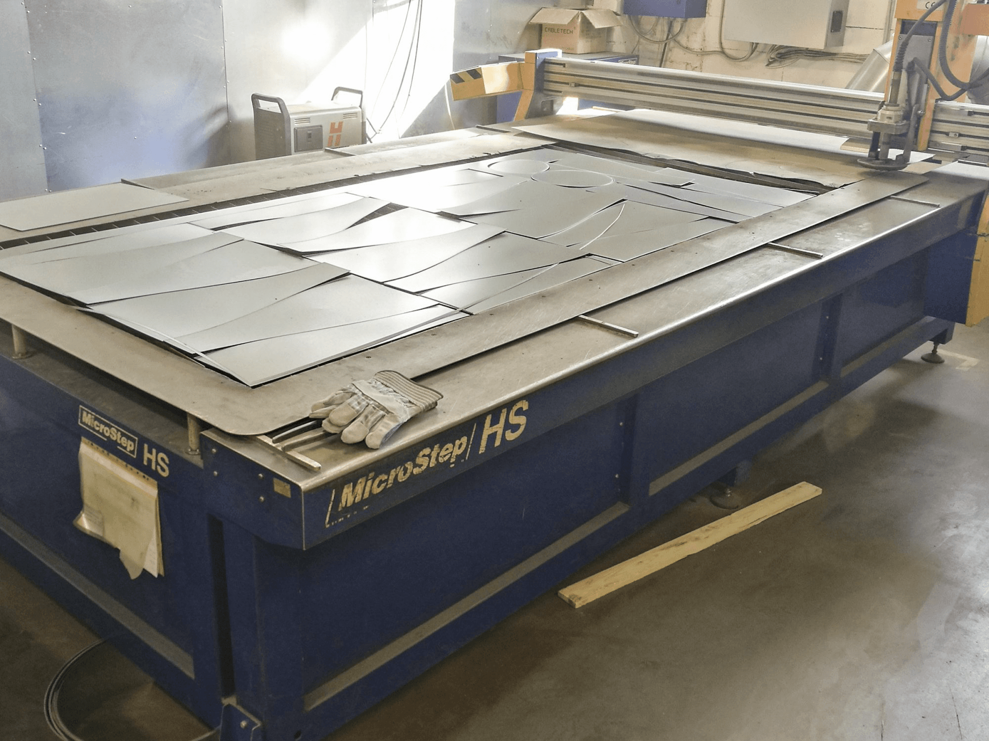 Pravý pohled 1 na MicroStep HS 3001.15 P stroj