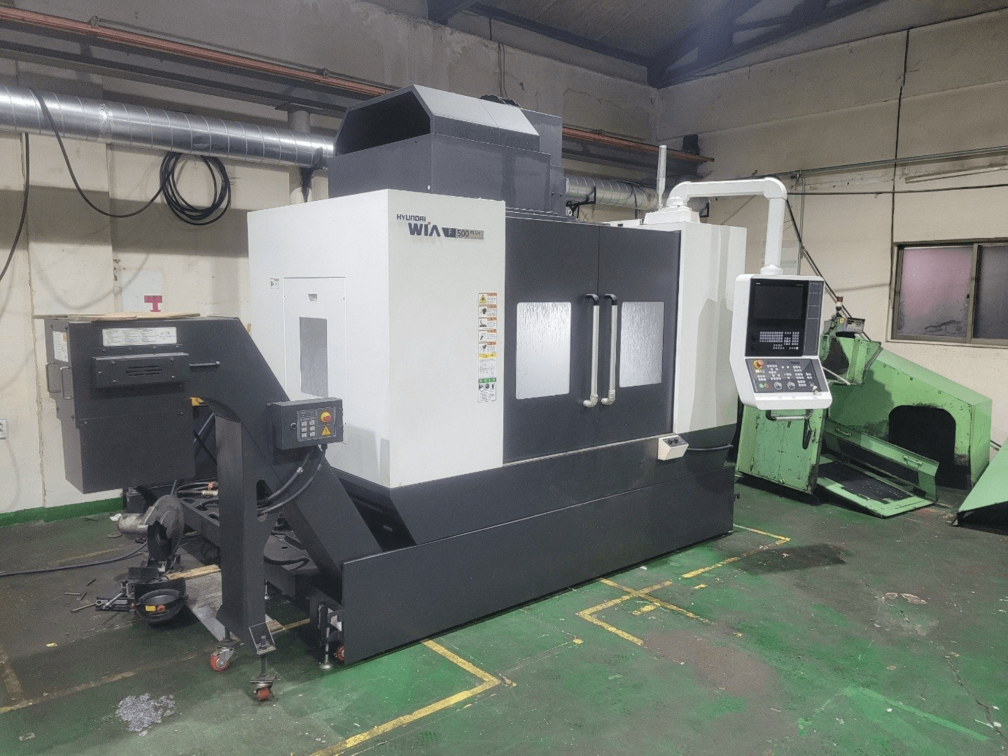 Čelní pohled na Hyundai Wia F500 PLUS stroj