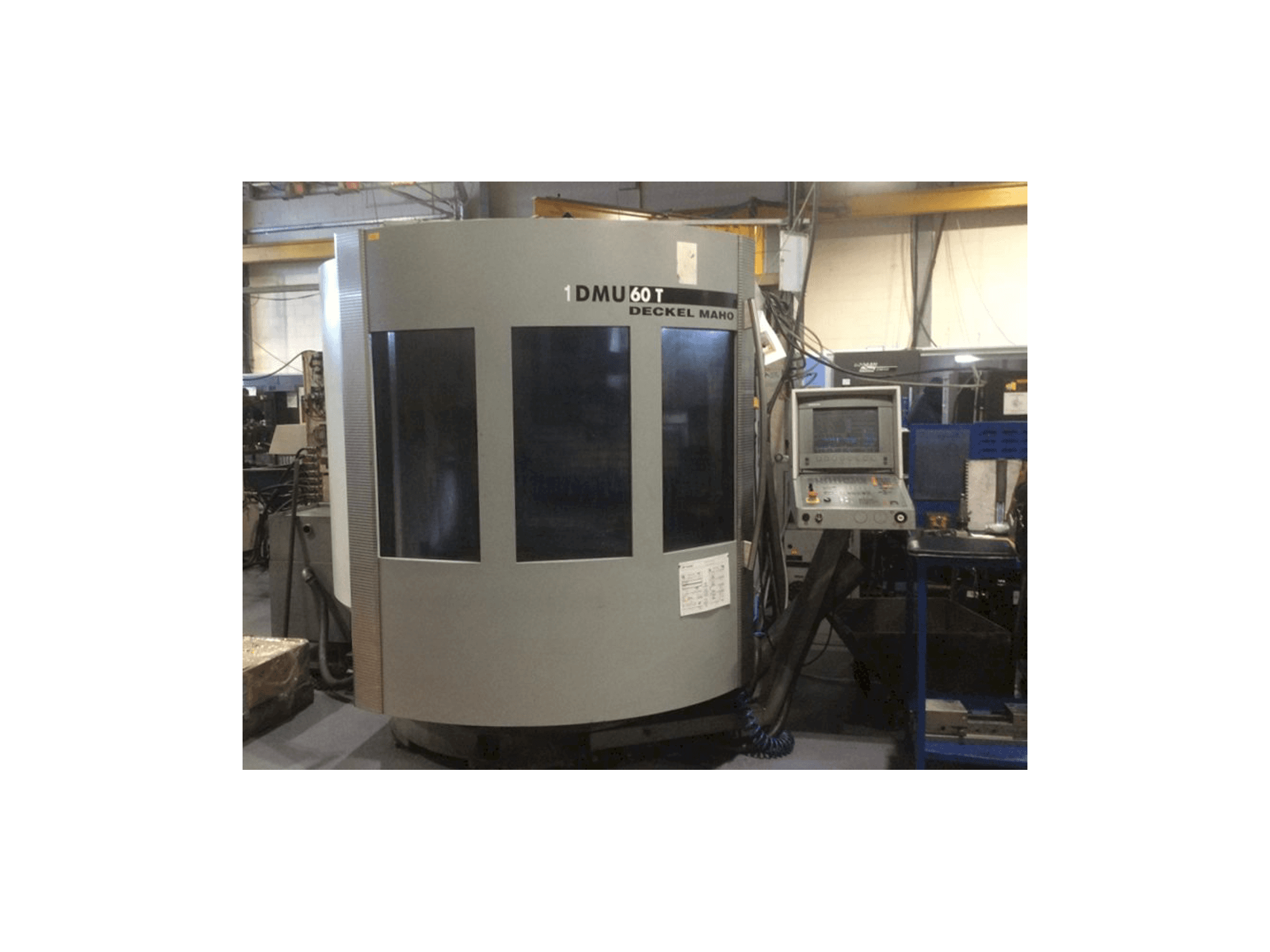 Čelní pohled na DECKEL MAHO DMU 60T stroj