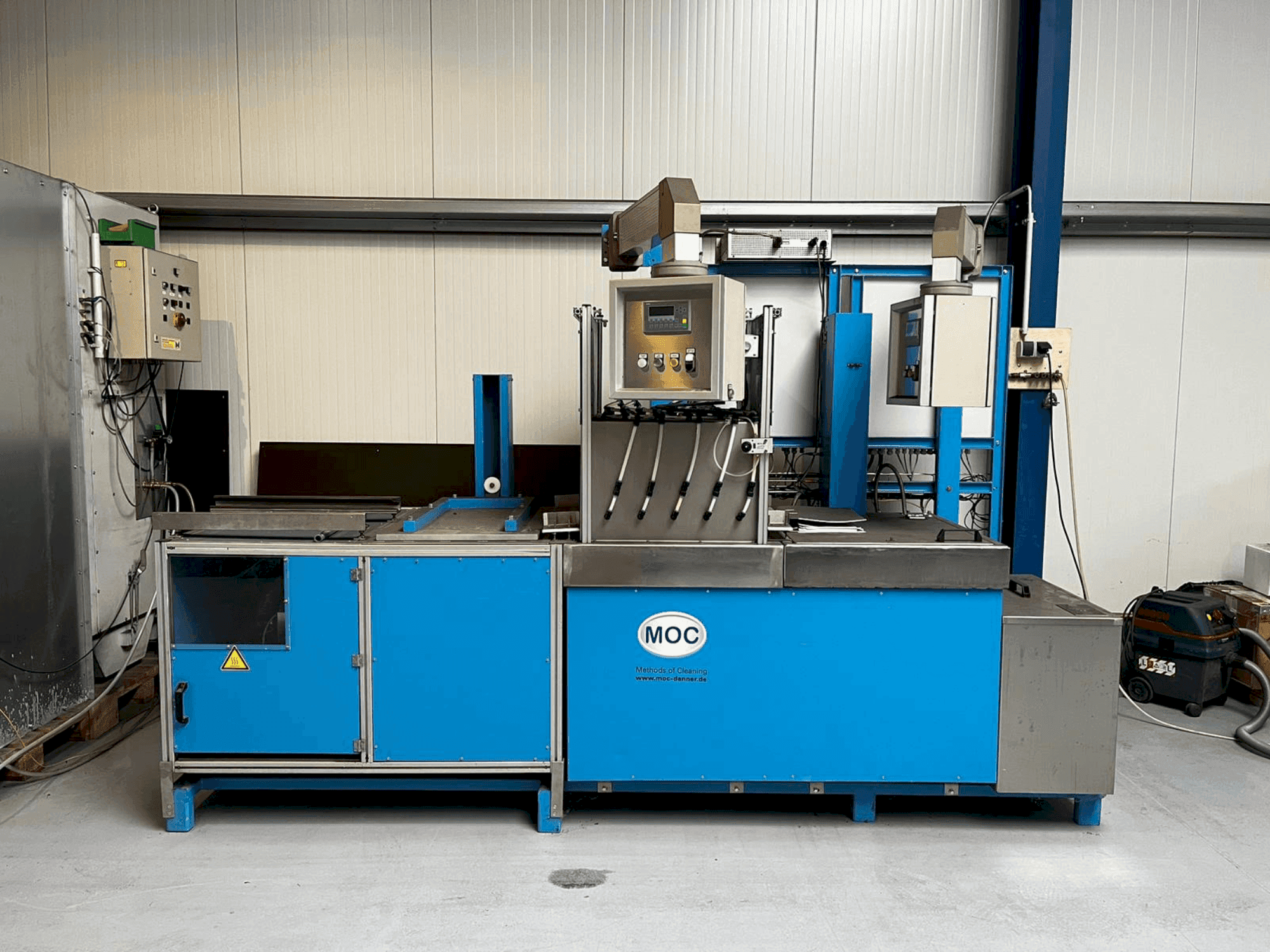 Čelní pohled na MOC Danner S60 stroj