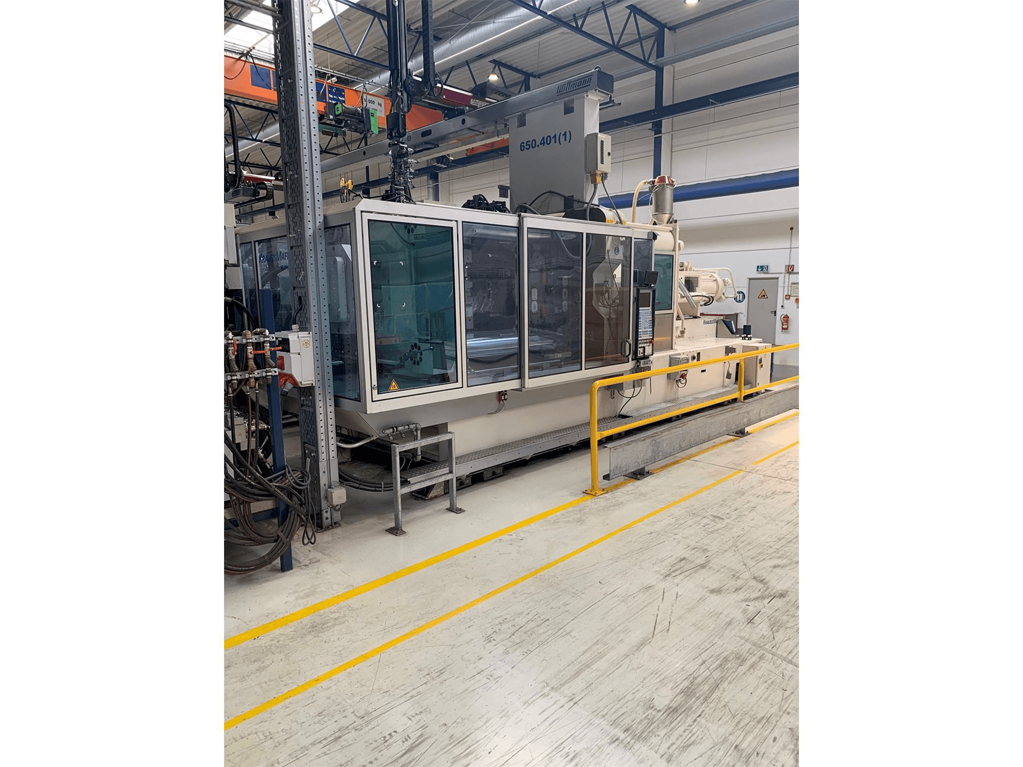 Čelní pohled na Krauss Maffei 650-2700-520 CL stroj