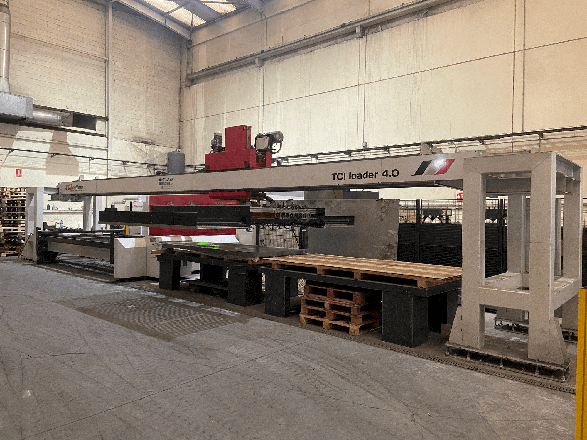 Čelní pohled na TCI Smartline Fiber 4020 stroj