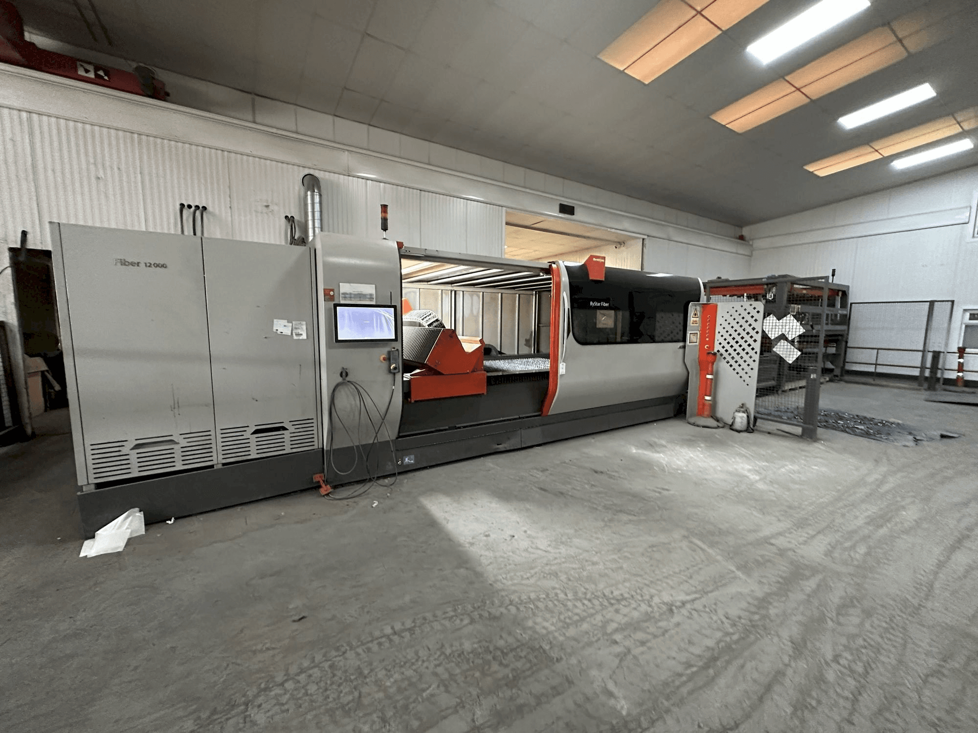 Čelní pohled na Bystronic Bystar 3015 12KW Fiber stroj