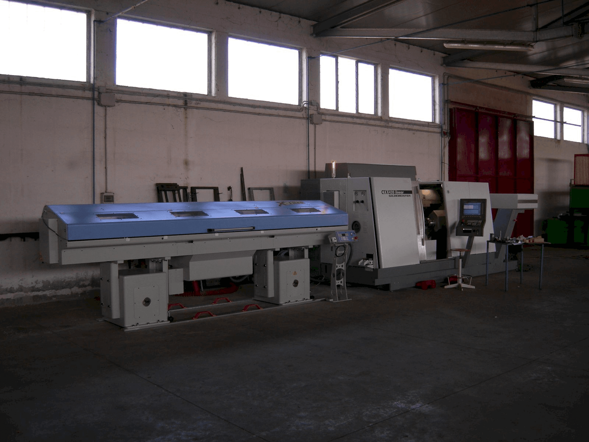 Čelní pohled na Gildemeister CTX 420 V6 linear stroj