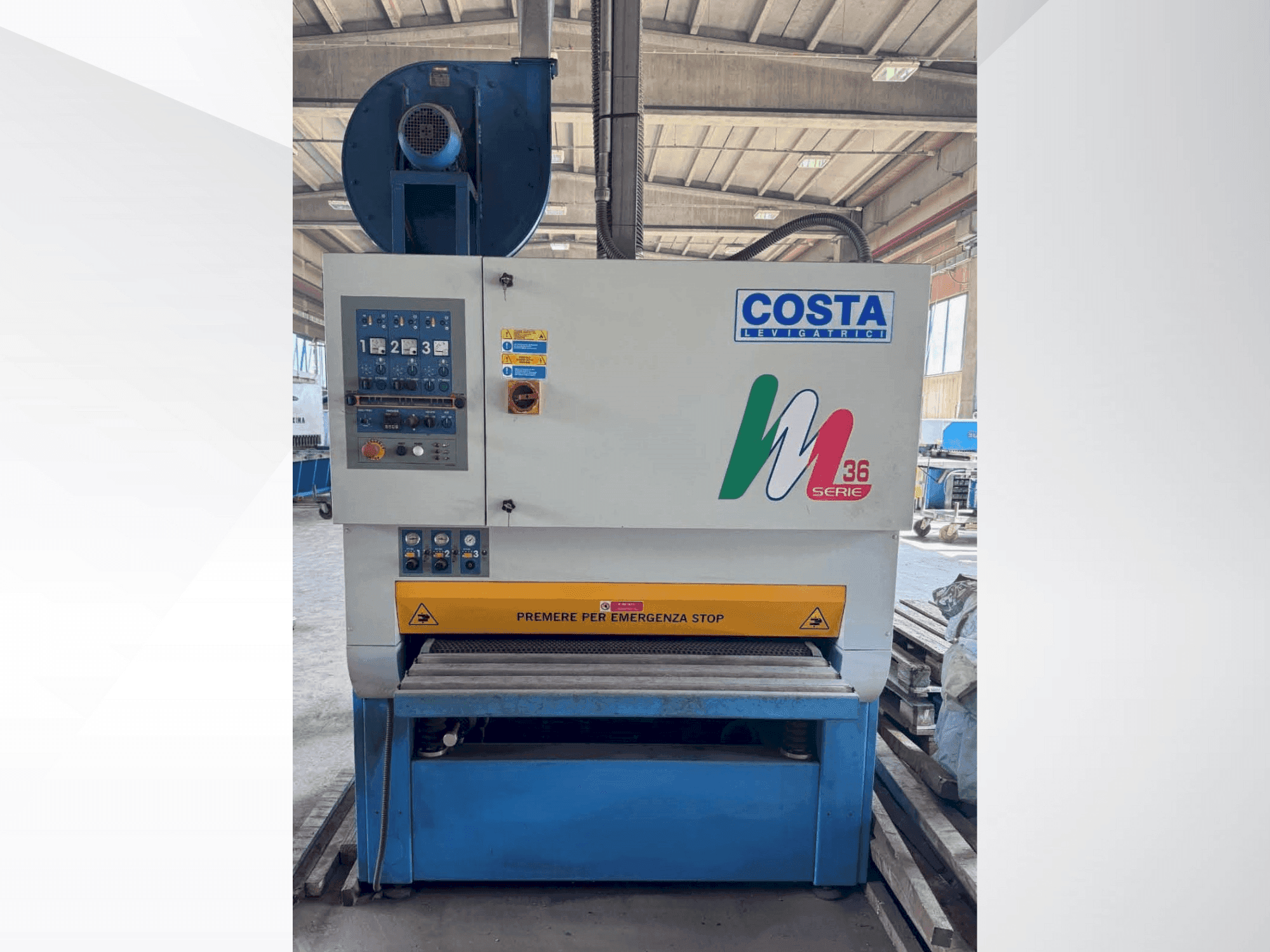 Čelní pohled na Costa M36 CC1150 stroj