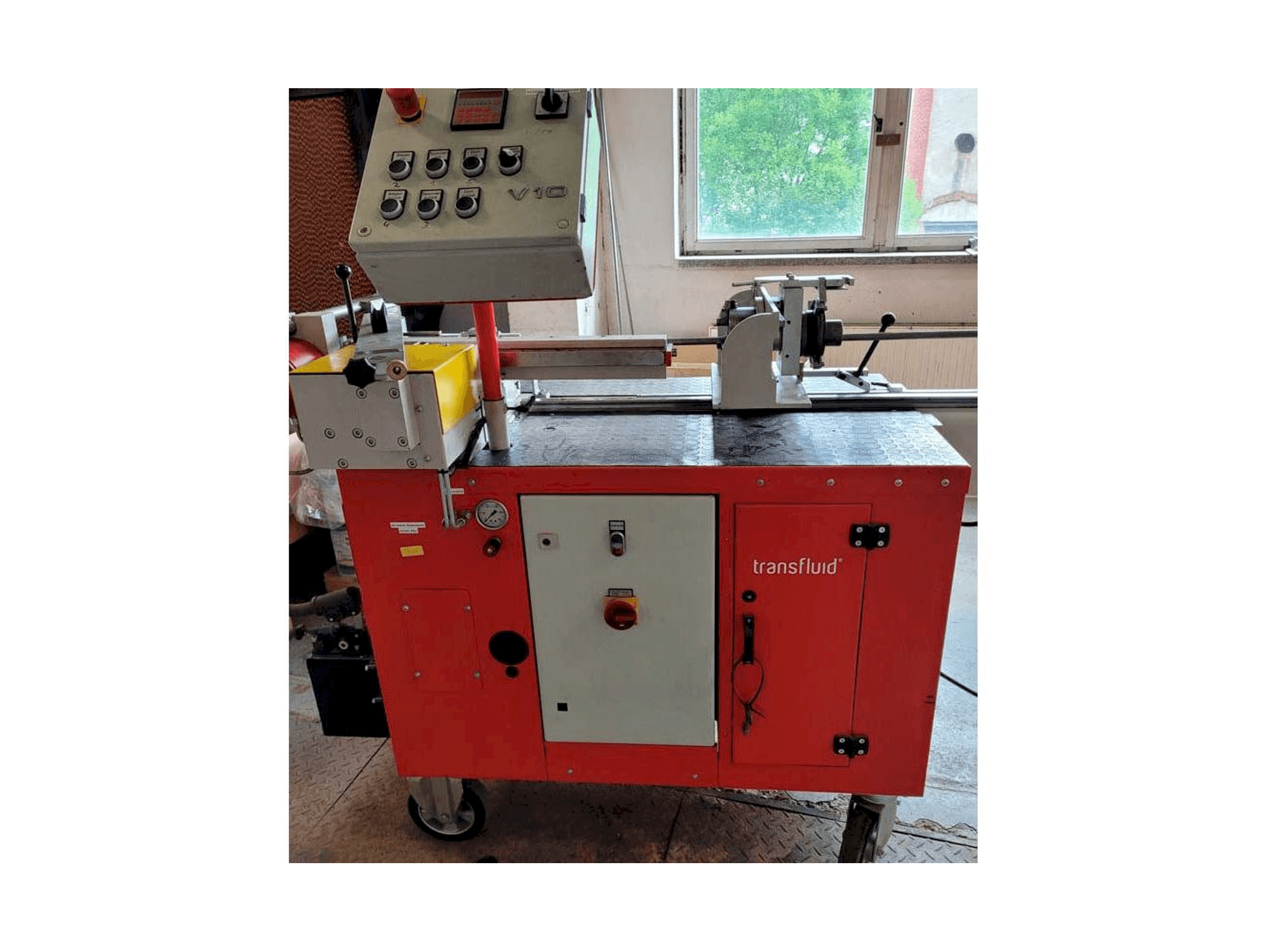Čelní pohled na Transfluid DB 2060-K stroj
