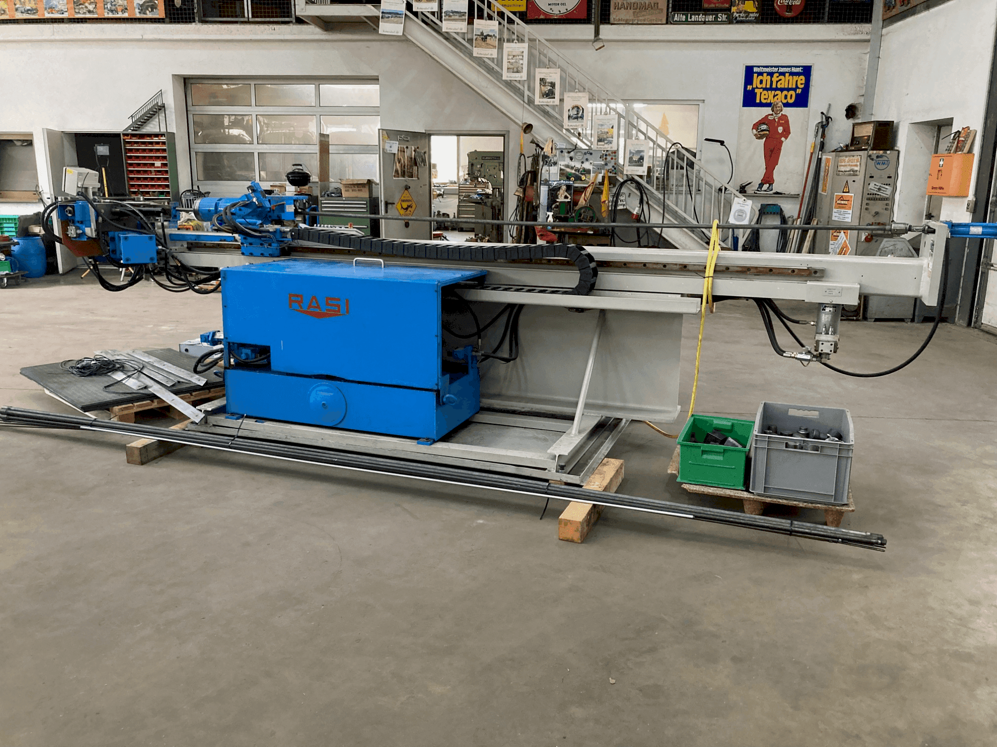 Čelní pohled na Rasi S80.2 V3 stroj