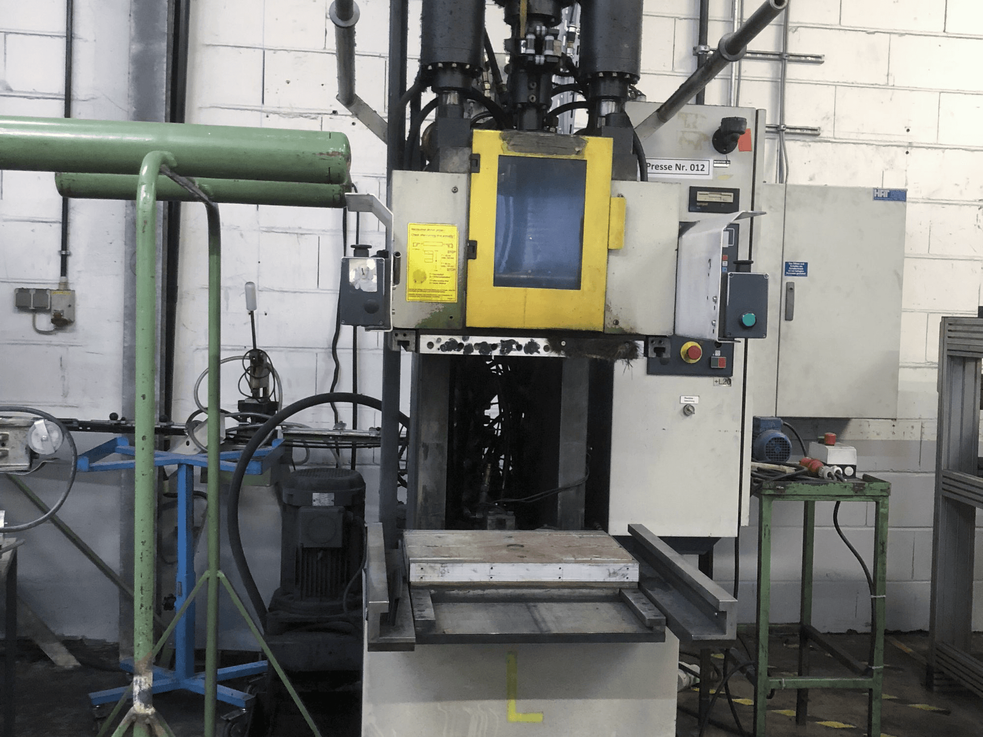 Čelní pohled na Kloeckner Desma 956.050 ZO stroj