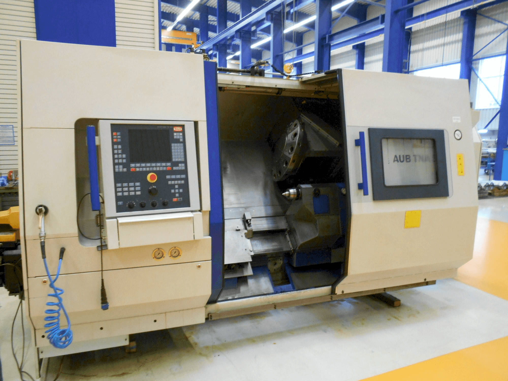 Čelní pohled na TRAUB TNA 500 stroj