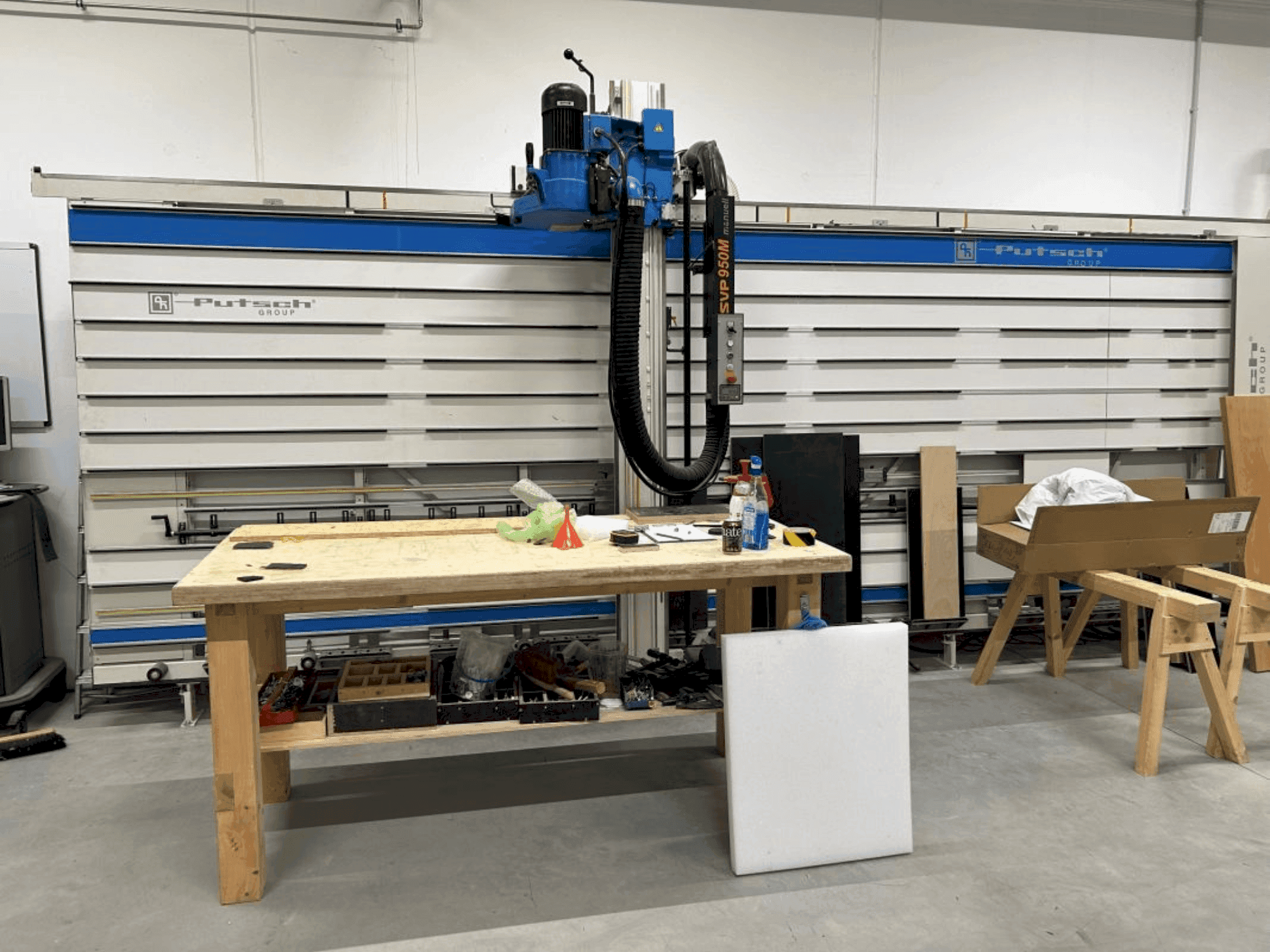 Čelní pohled na PUTSCH SVP 950M stroj