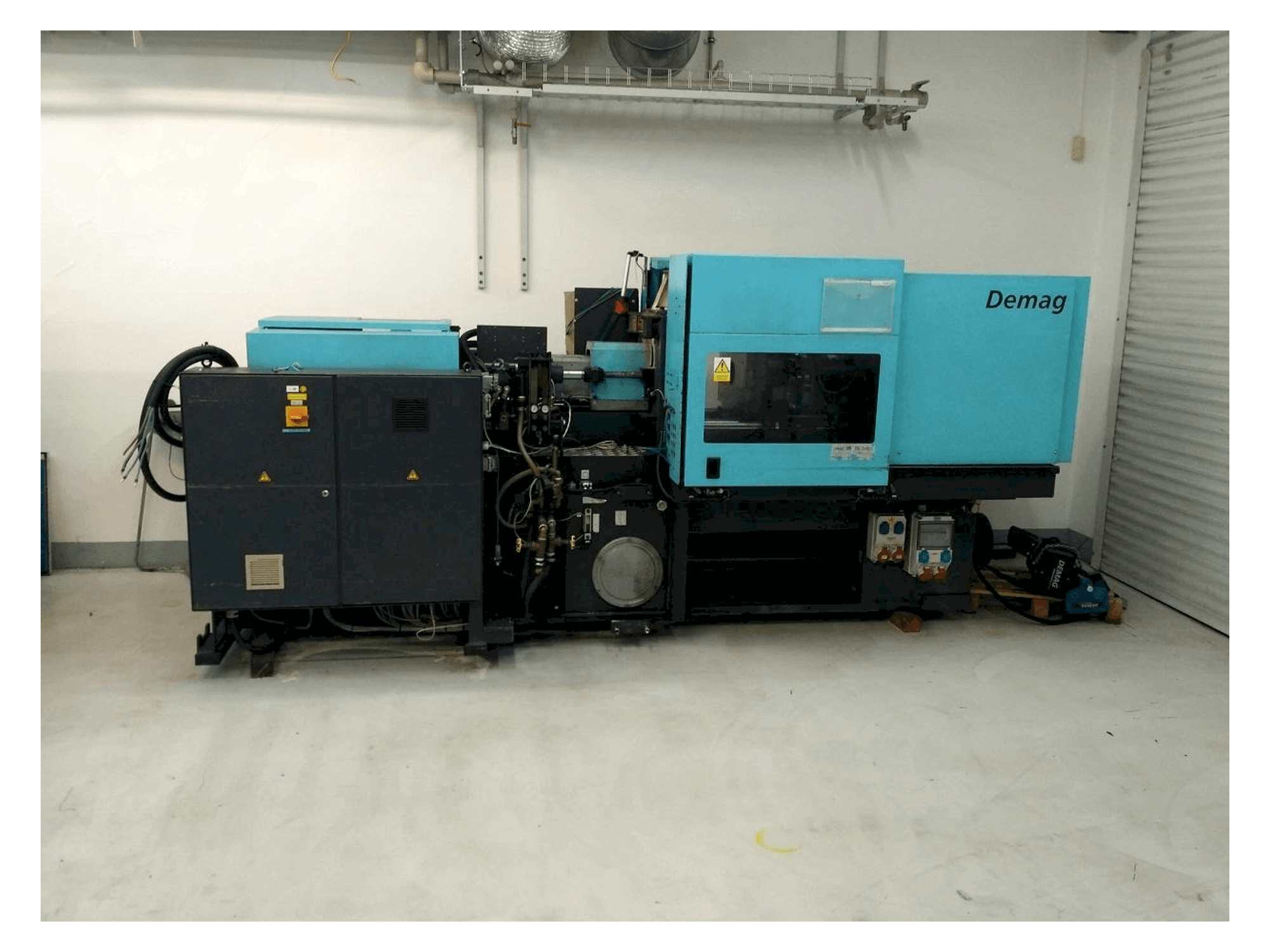 Čelní pohled na DEMAG Ergotech Concept 800/420-310 stroj