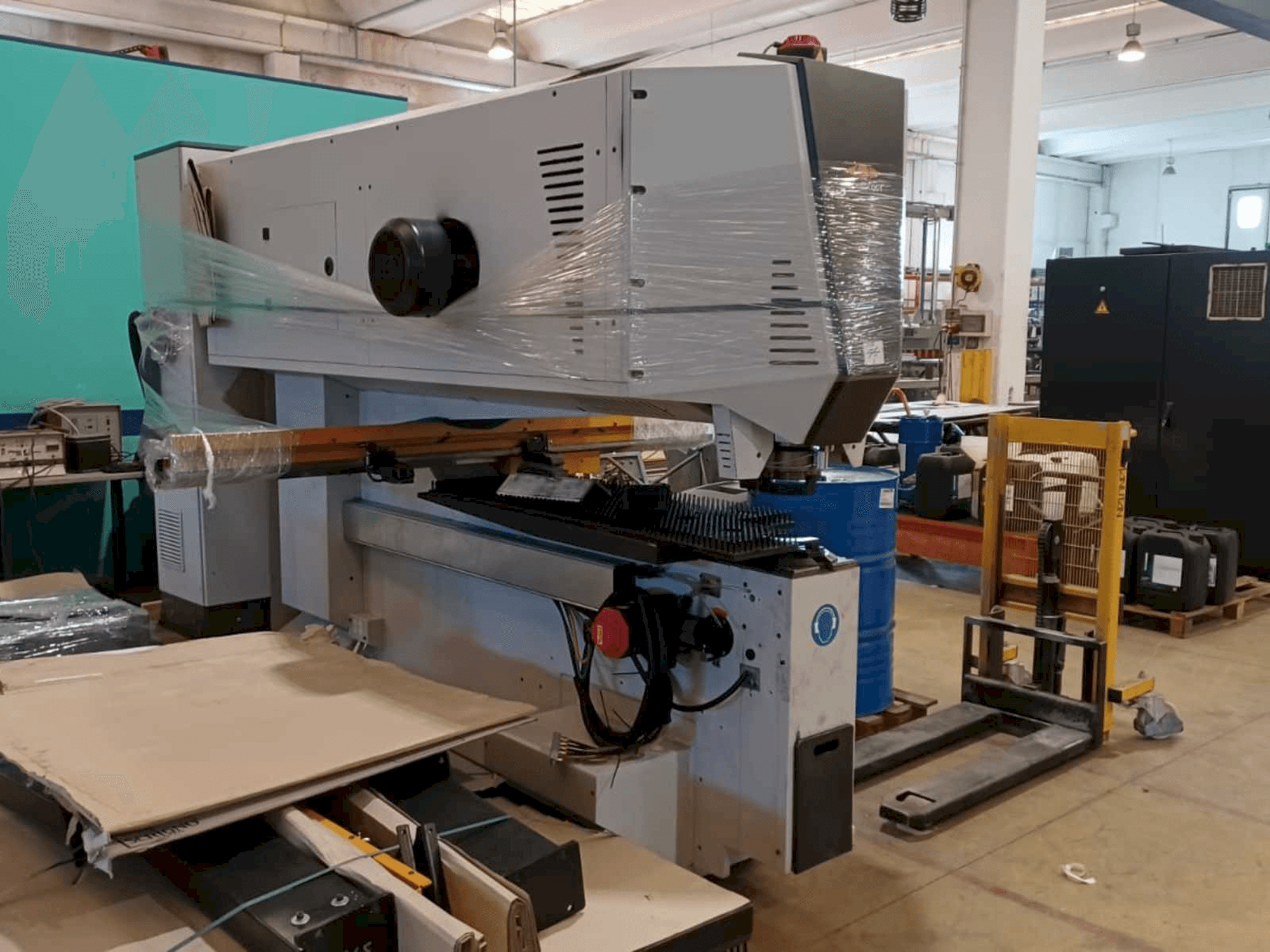 Čelní pohled na TECHNOLOGY TP 356 Alpha Series stroj