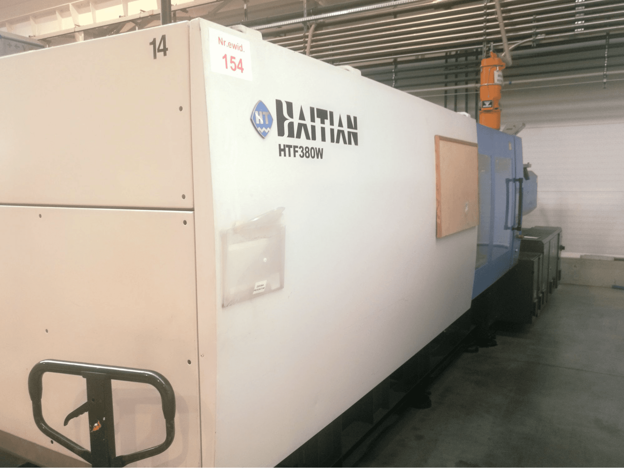 Levý boční pohled na HAITIAN HFT 380 W stroj