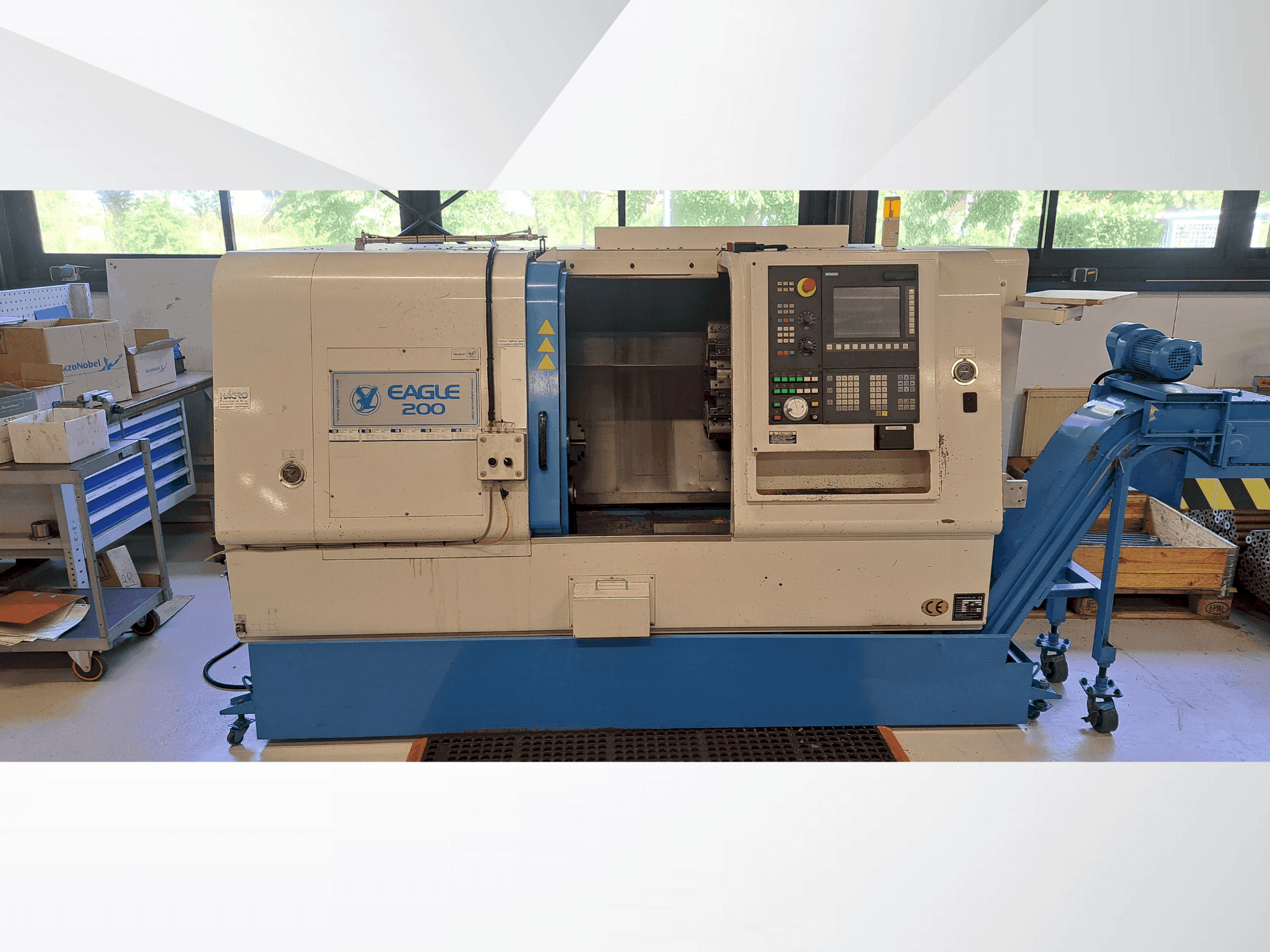 Čelní pohled na Dugard Eagle FCL-200HT stroj