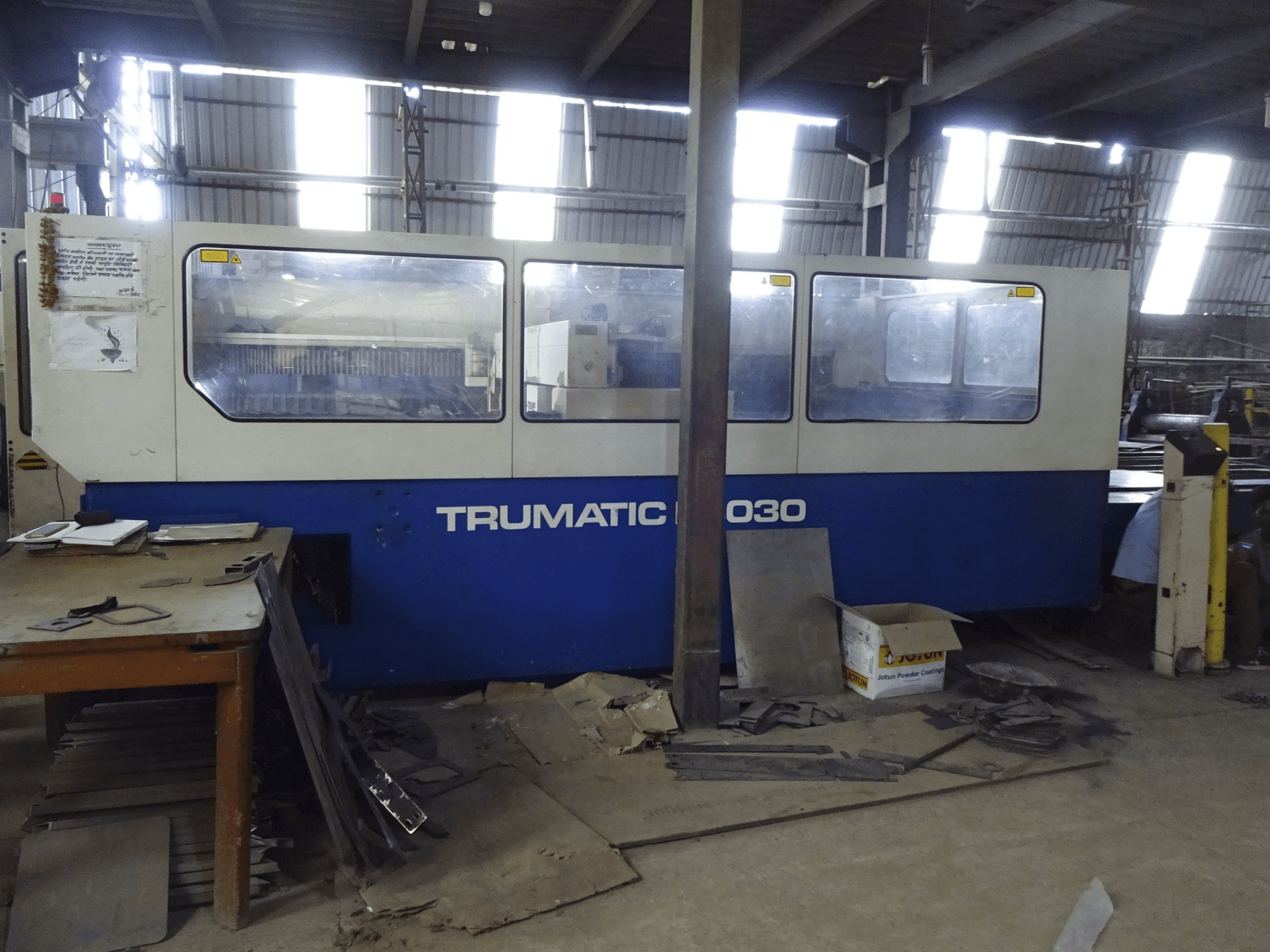 Čelní pohled na Trumpf Trumatic L3030 stroj