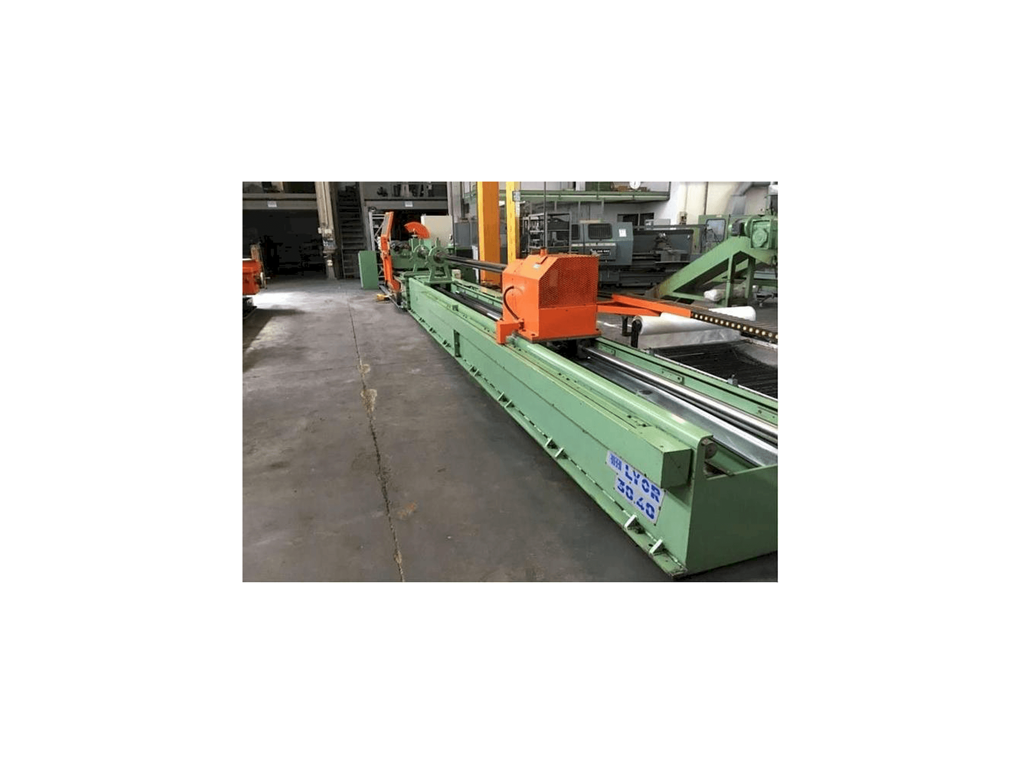 Čelní pohled na ROBBI LYOR 30/40 stroj