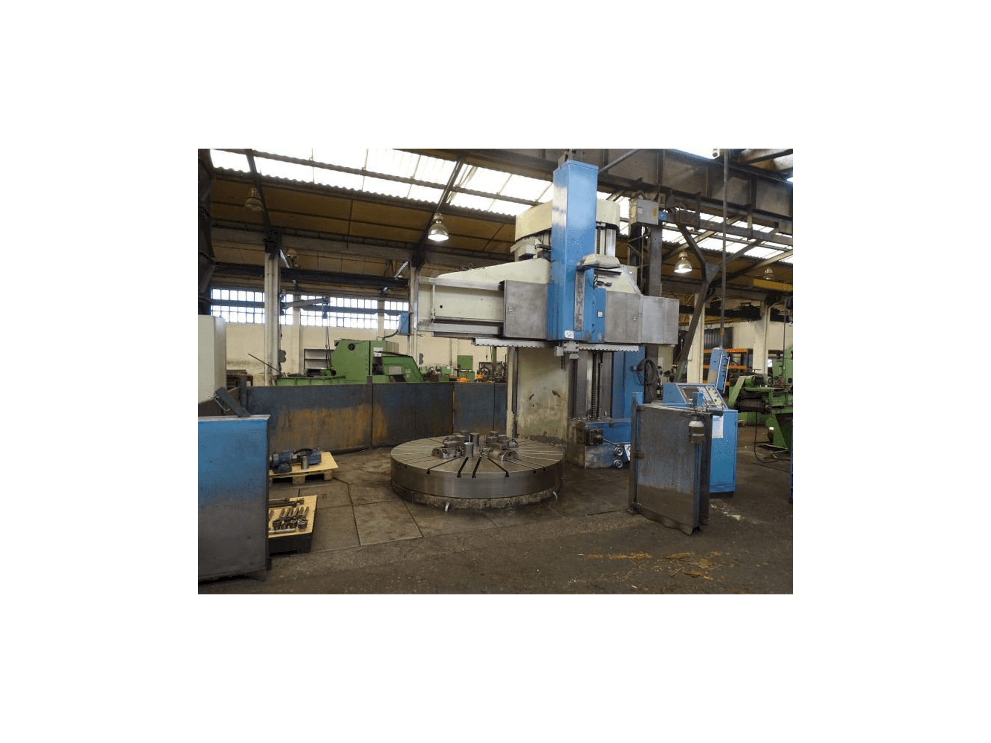 Čelní pohled na Berthiez BM 225 stroj