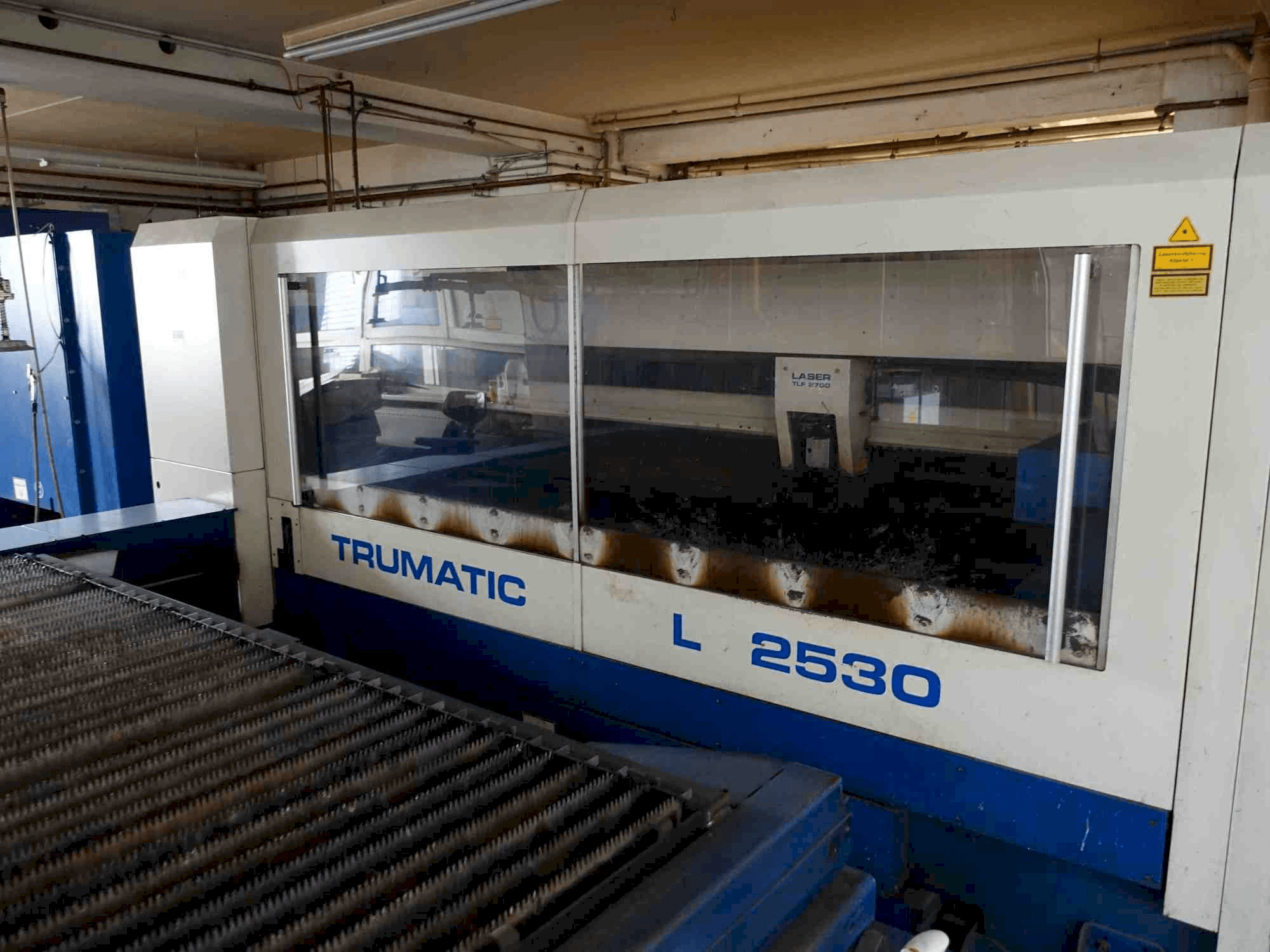 Čelní pohled na Trumpf Trumatic L2530 stroj