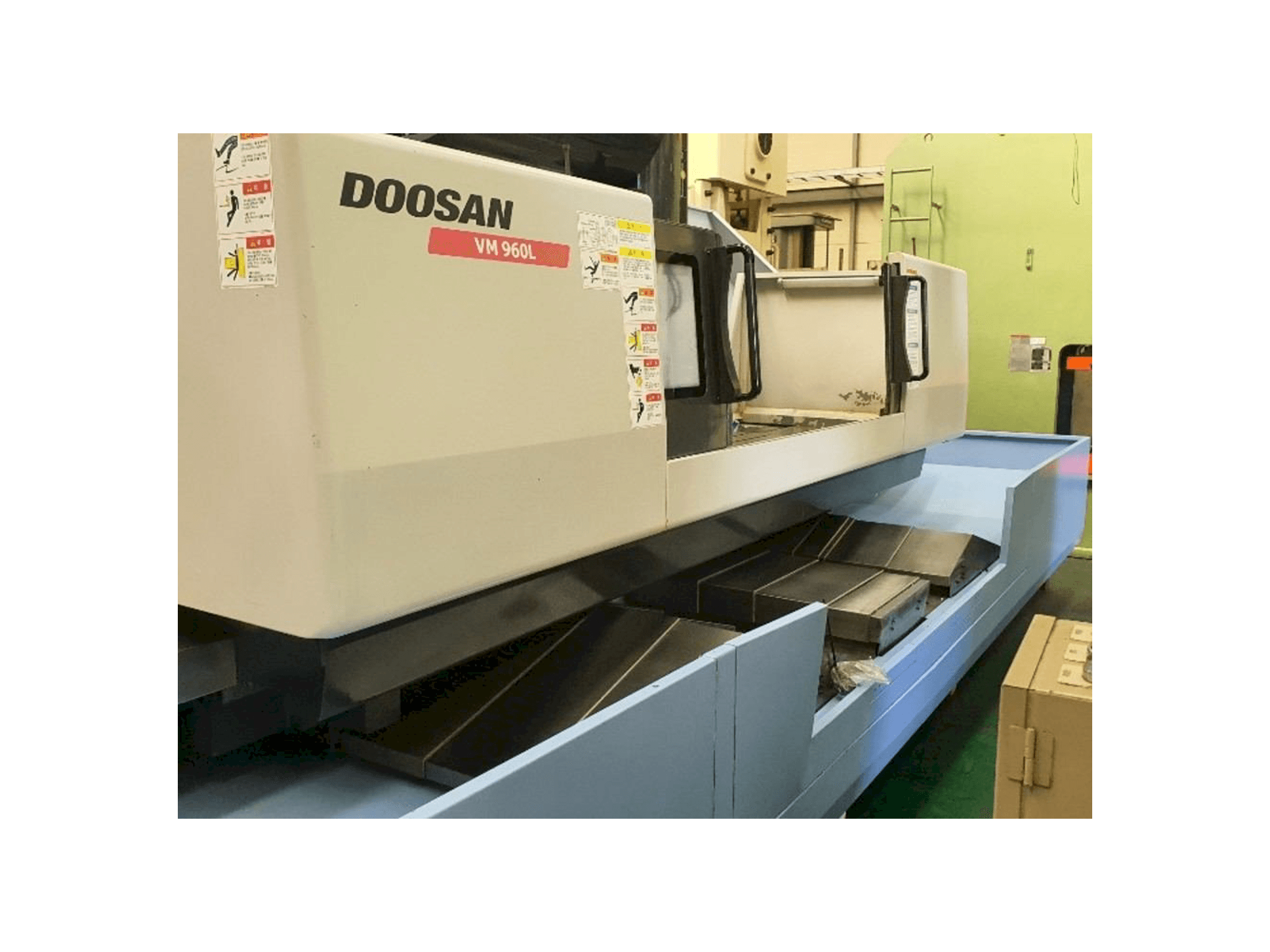 Čelní pohled na Doosan VM 960L stroj
