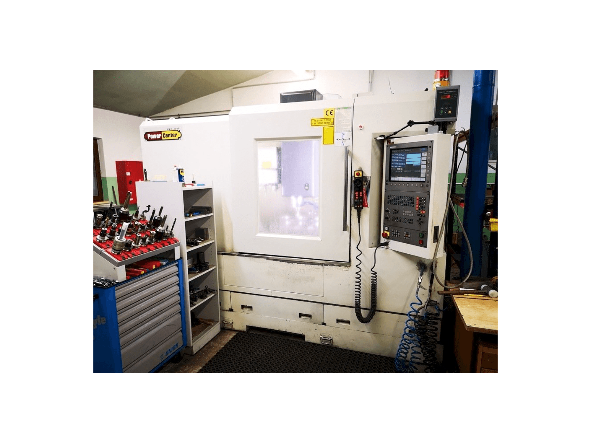 Čelní pohled na Hartford PRO-1000S stroj