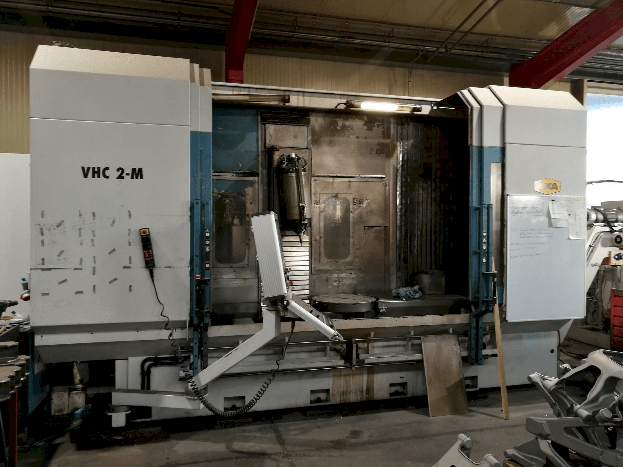 Čelní pohled na AXA VHC 2-M stroj