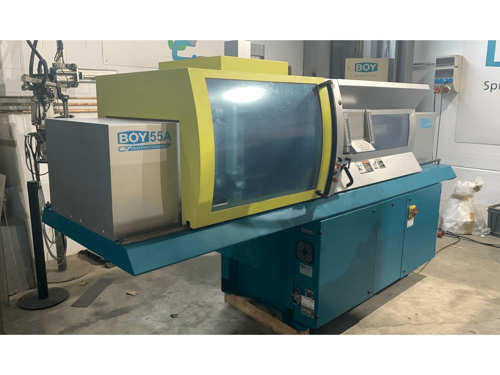 Čelní pohled na BOY 55A stroj