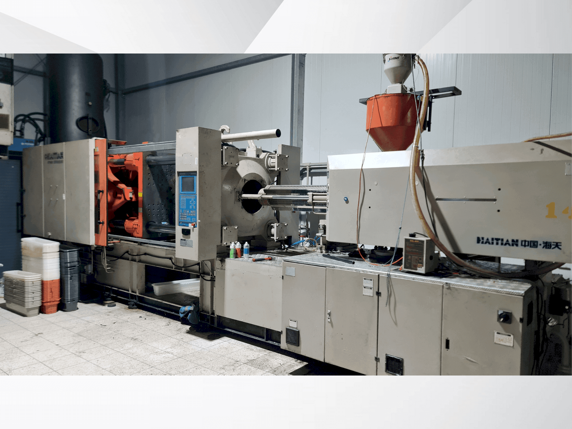 Čelní pohled na HAITIAN 2006 stroj