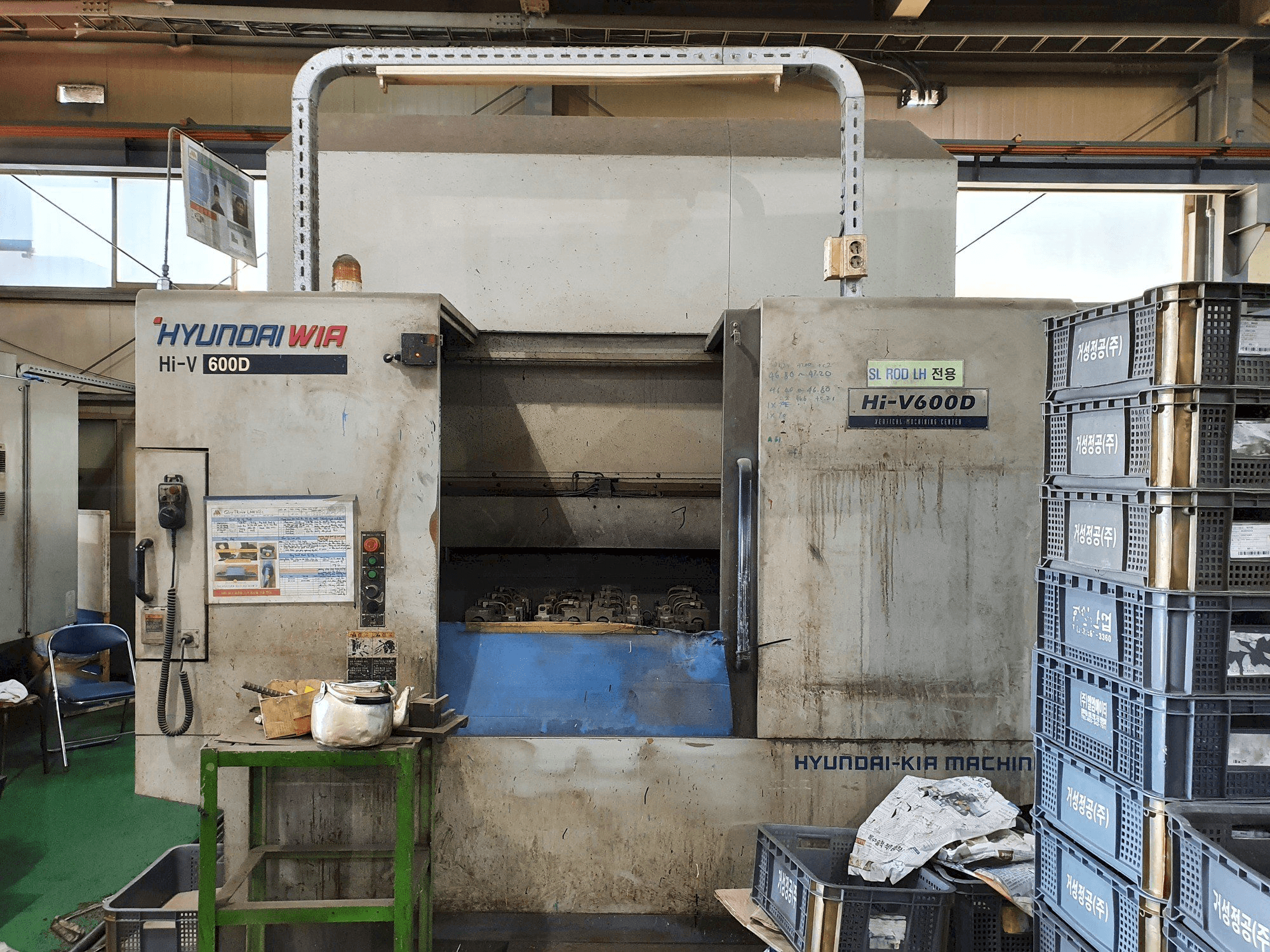 Čelní pohled na Hyundai Wia Hi-V600D stroj