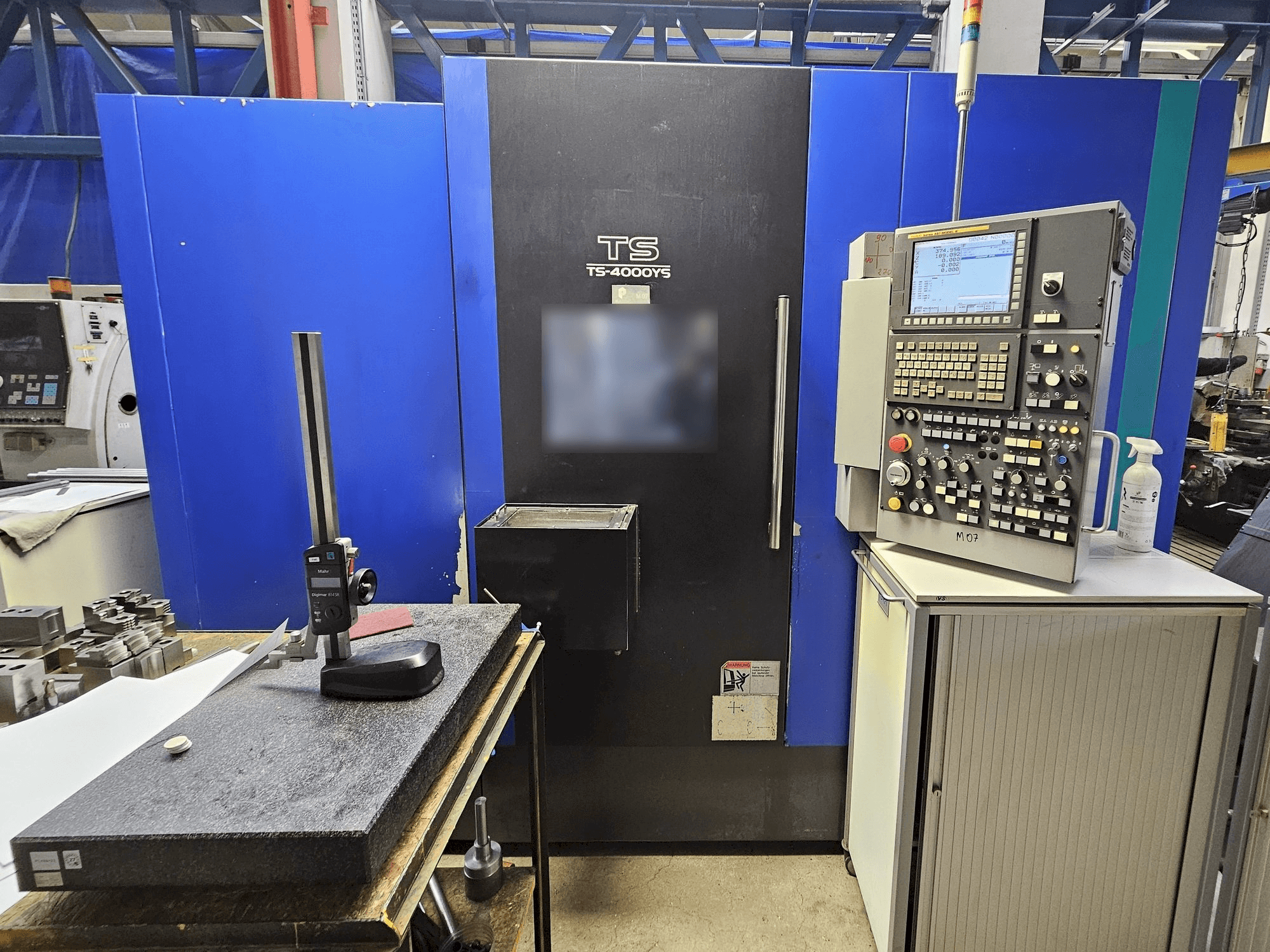Čelní pohled na Takisawa TS-4000YS stroj