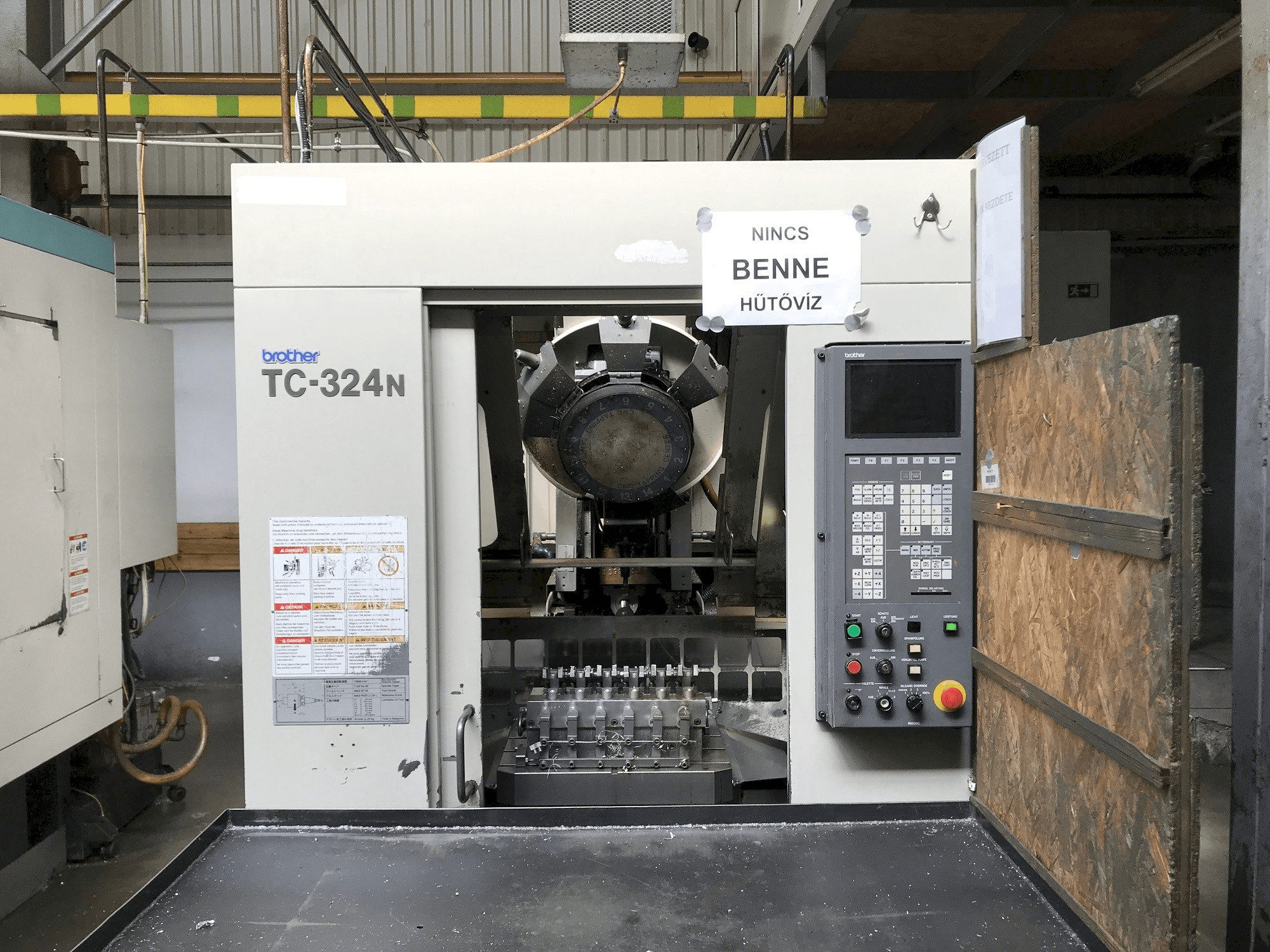 Čelní pohled na Brother TC-324N stroj