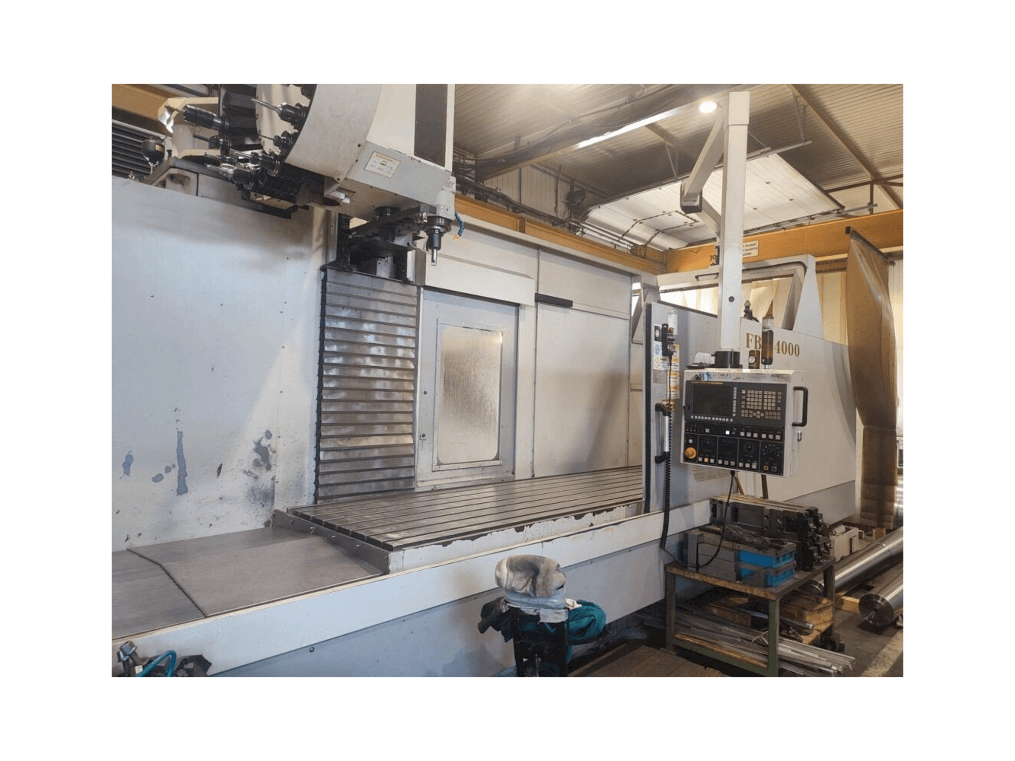 Čelní pohled na Eumach FBE-4000 stroj