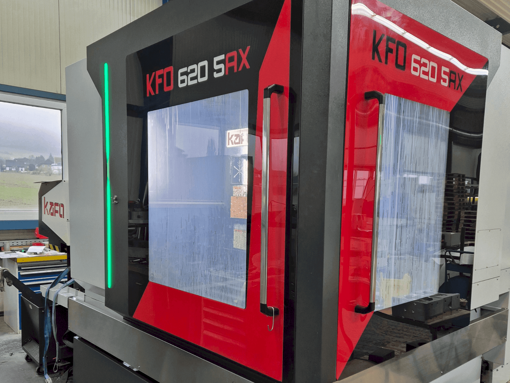 Čelní pohled na KAFO KFO 620 5AX stroj