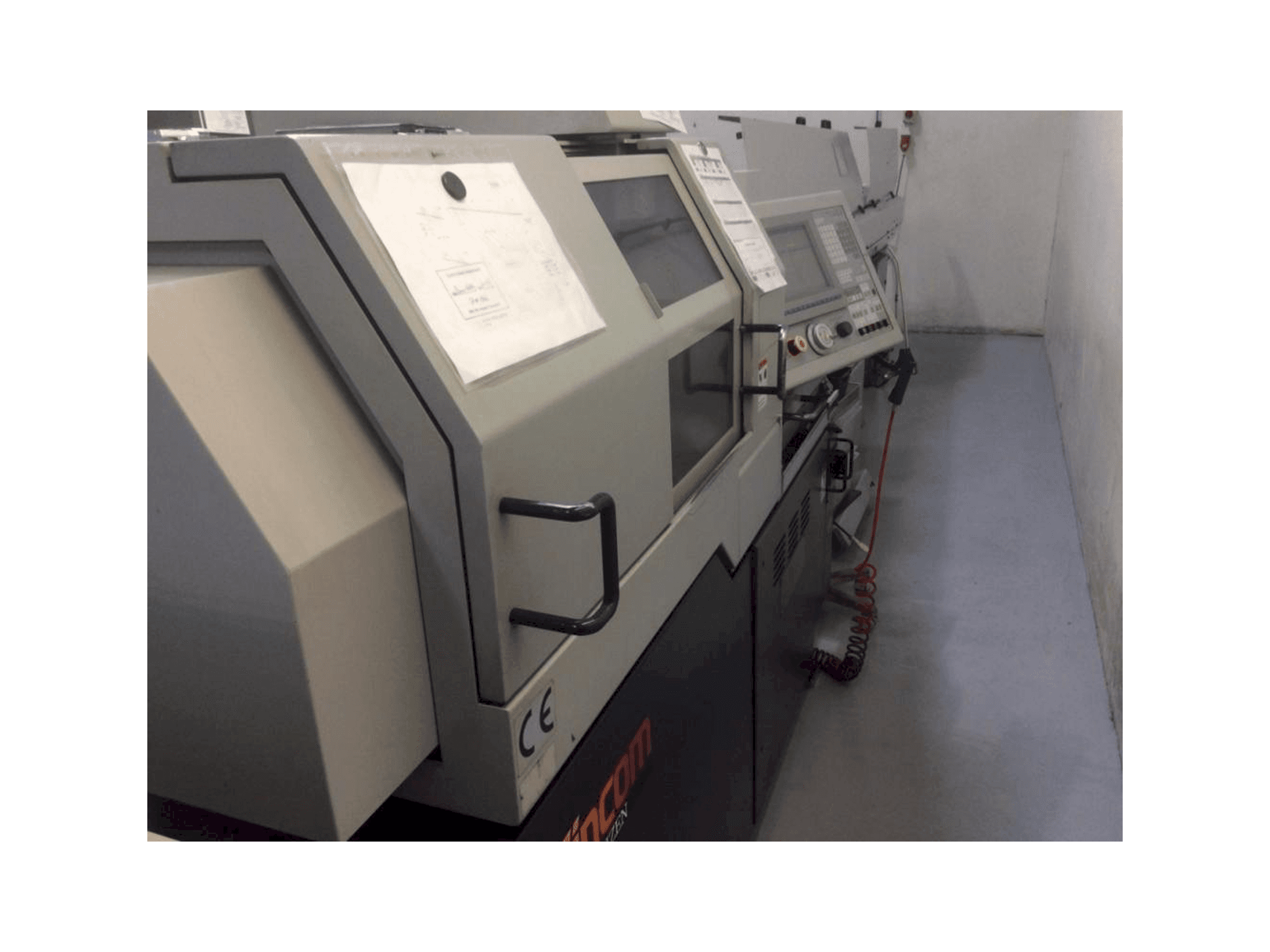 Levý boční pohled na Citizen L20 stroj