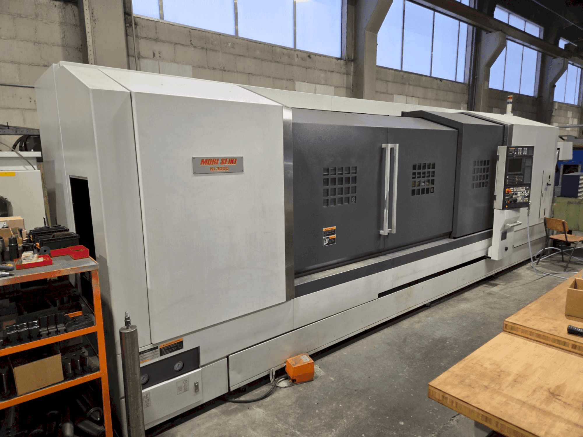 Čelní pohled na MORI SEIKI MORI SEIKI NL3000/3000 stroj