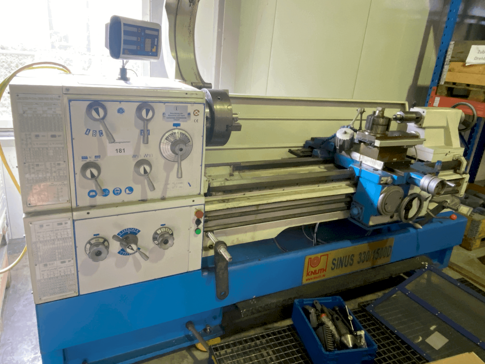 Čelní pohled na KNUTH SINUS 330/1500 D stroj