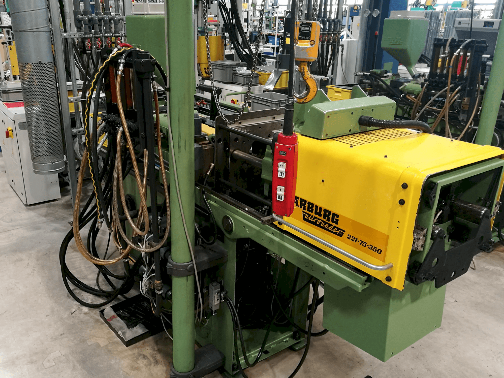 Pravý pohled na Arburg Allrounder 221-75-350 stroj